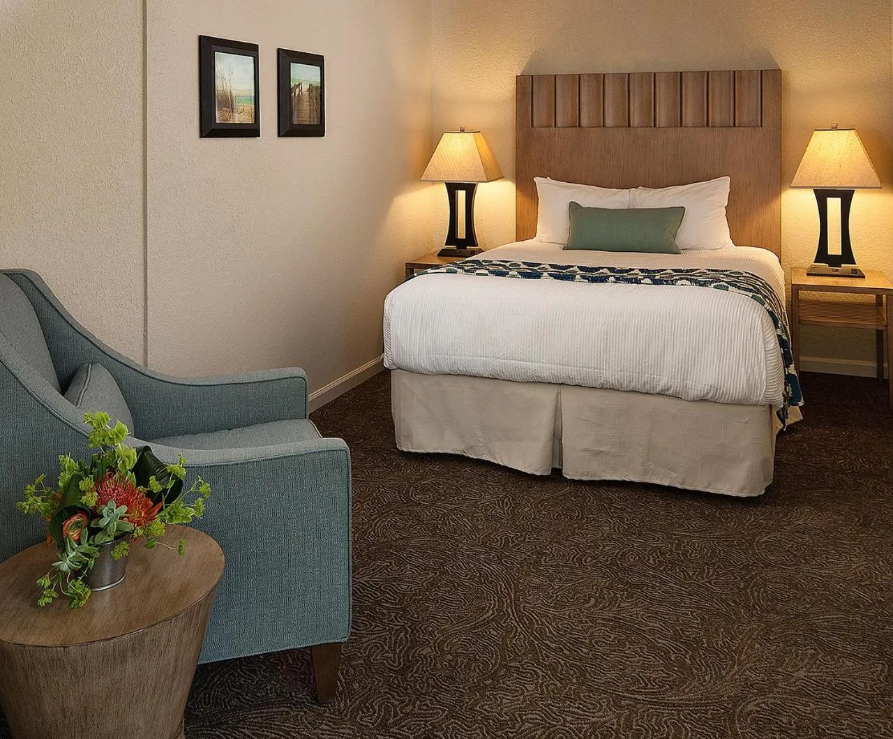 Bedroom, Bed in Cambria Landing Inn and Suites