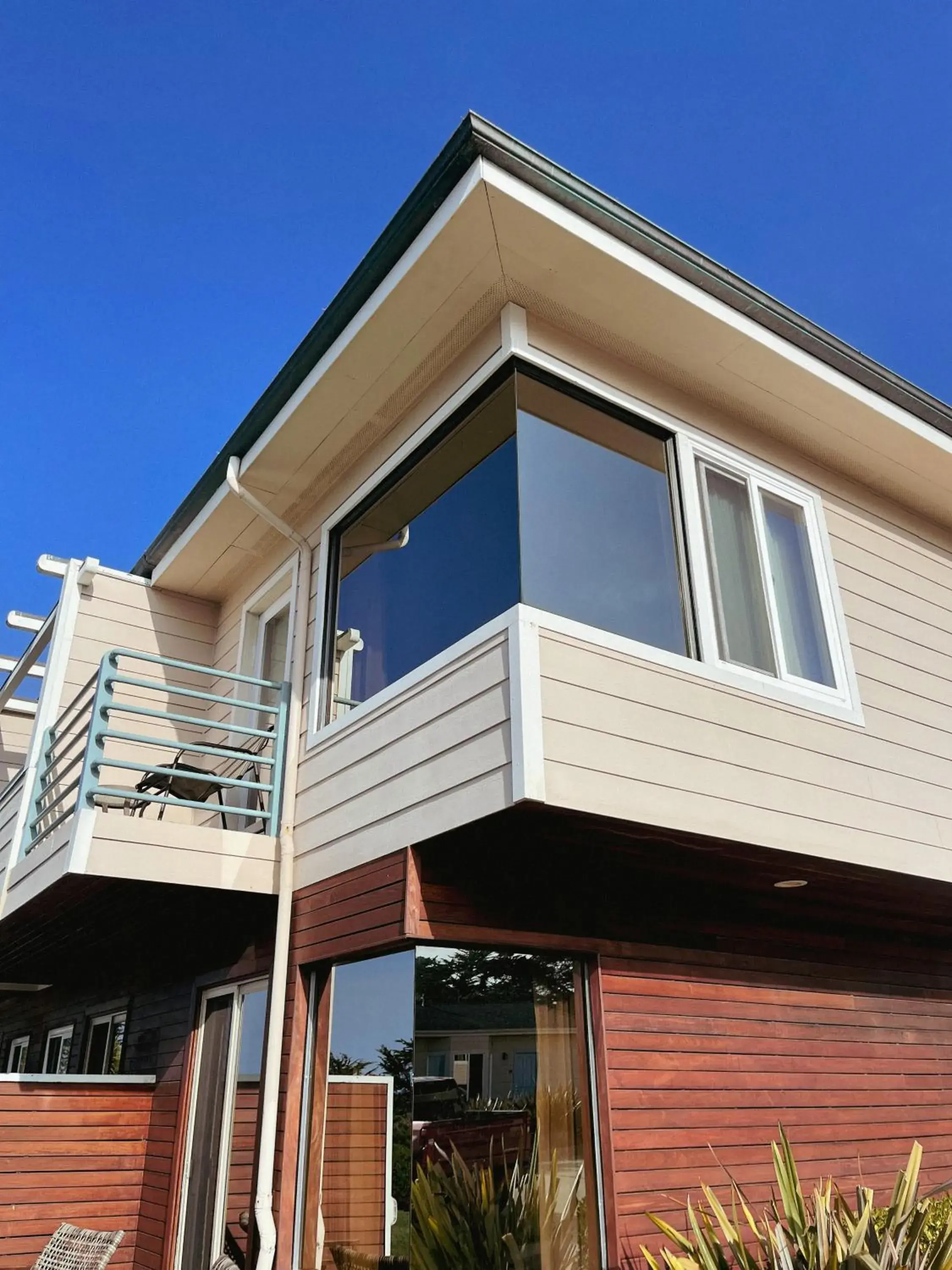 Property building in Cambria Landing Inn and Suites Property building in Cambria Landing Inn and Suites