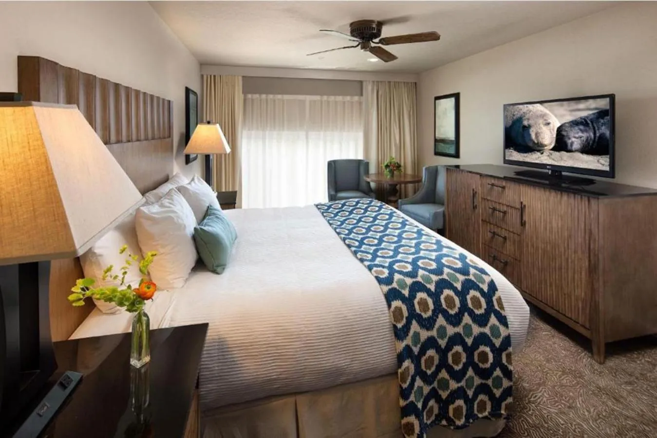 Bedroom, Bed in Cambria Landing Inn and Suites