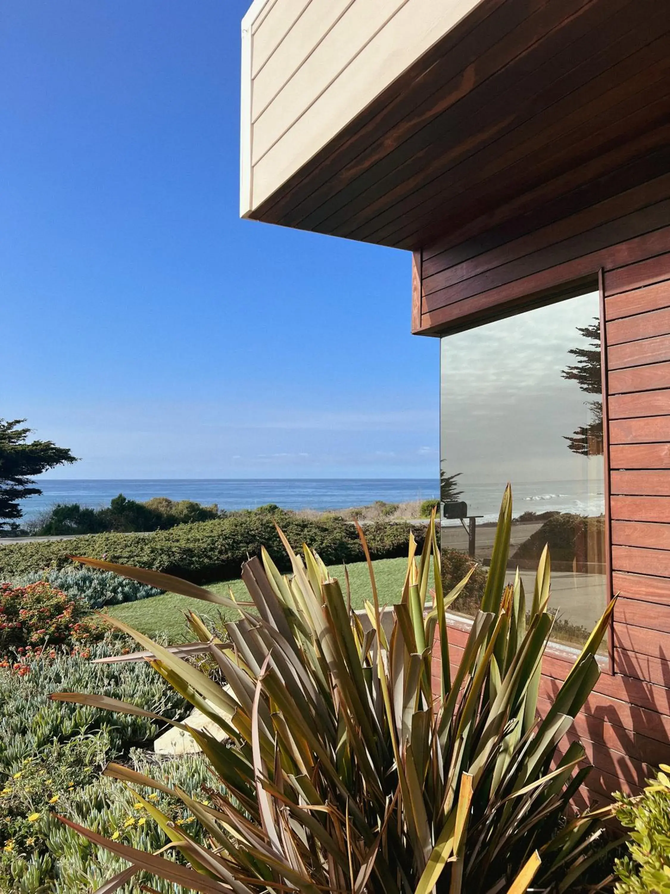 Property building in Cambria Landing Inn and Suites Property building in Cambria Landing Inn and Suites