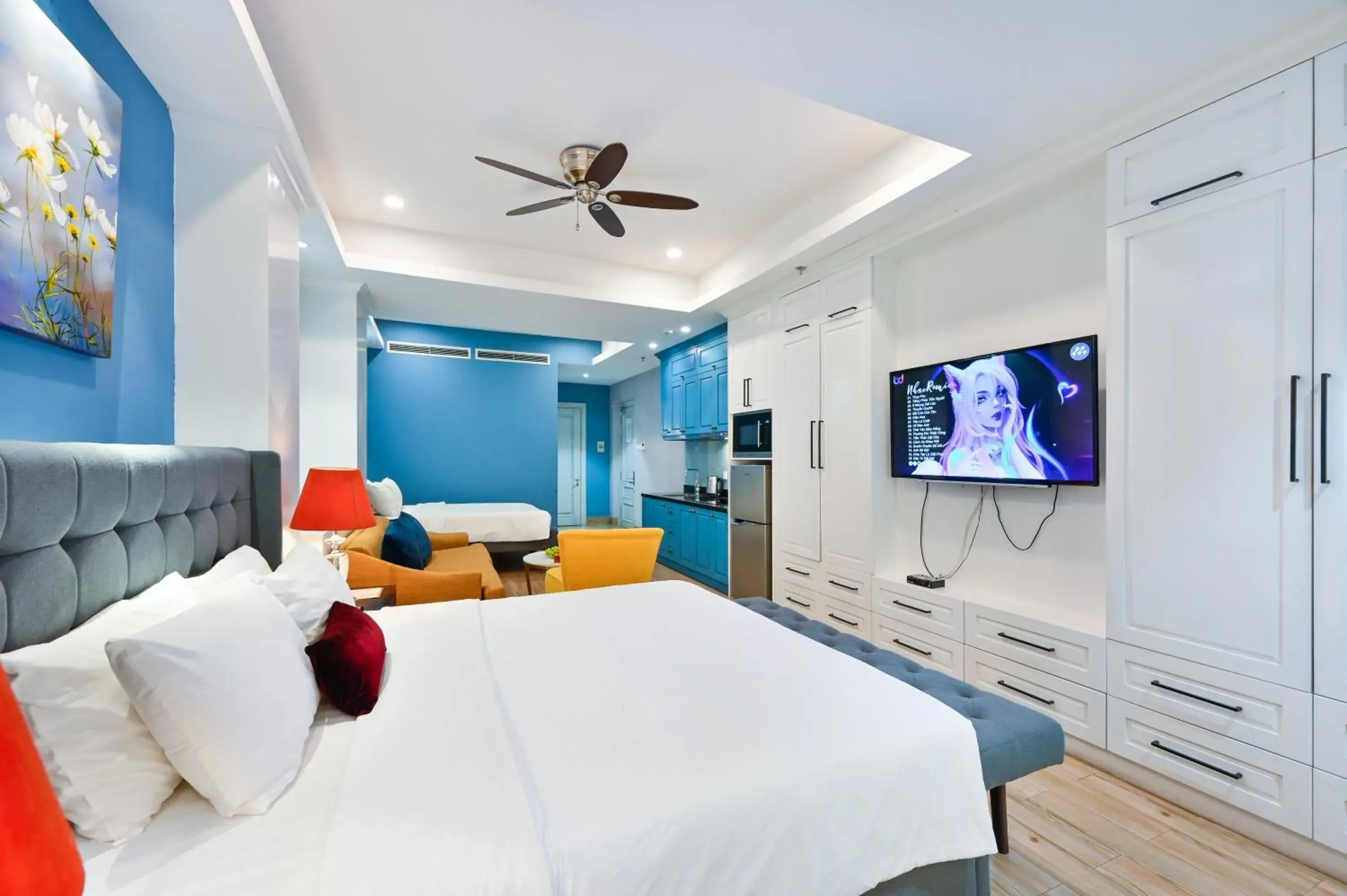 Communal lounge/ TV room, Bed in Sam Royal Apartment Communal lounge/ TV room, Bed in Sam Royal Apartment