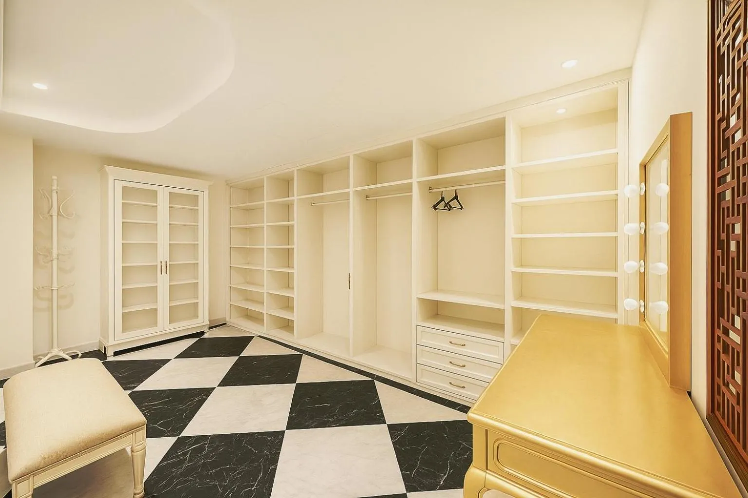 Bed in Sam Royal Apartment