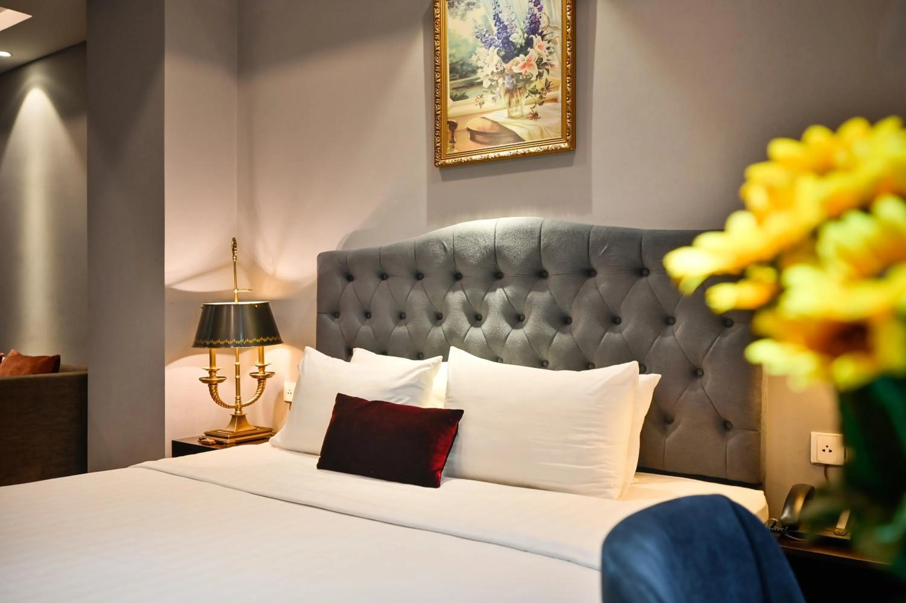 Bed in Sam Royal Apartment