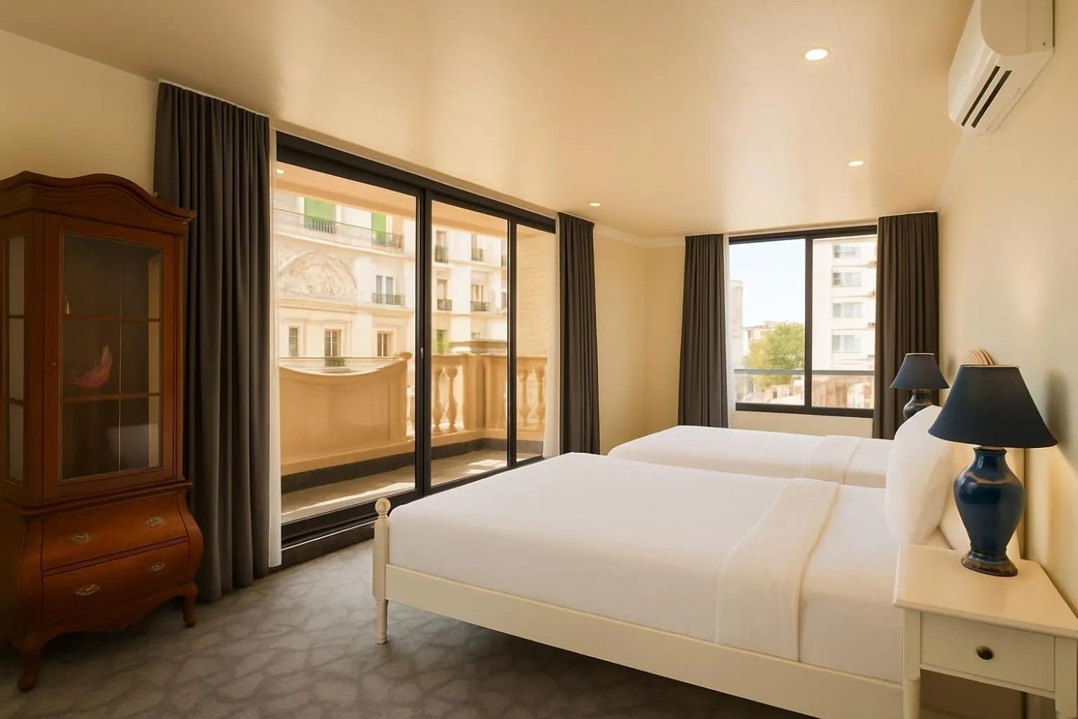 Bed in Sam Royal Apartment