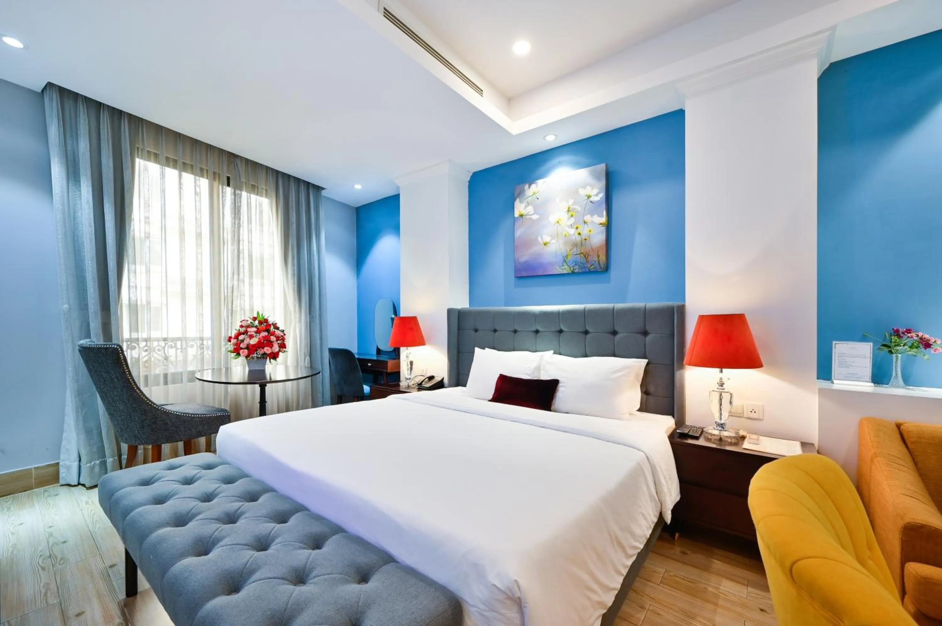 Bed in Sam Royal Apartment