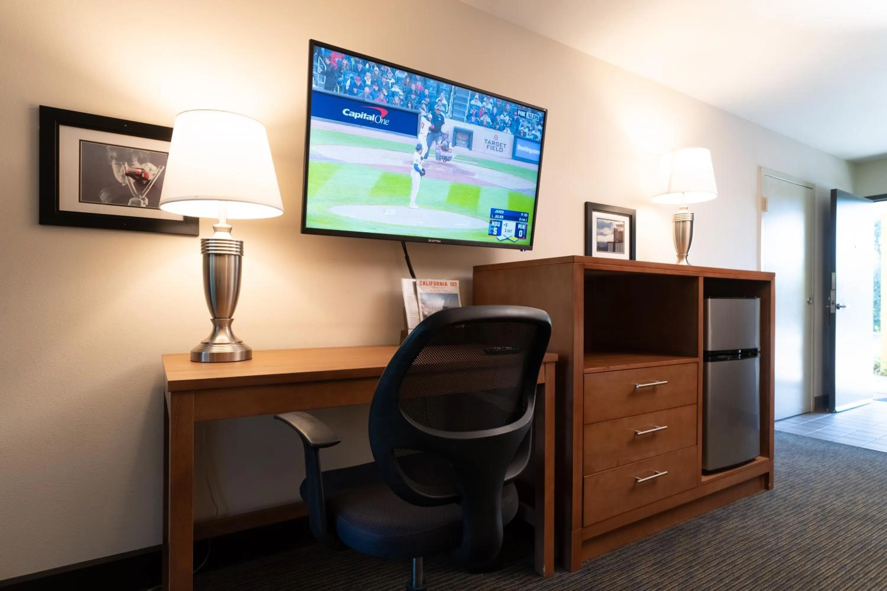 TV and multimedia in Lemon Tree Inn