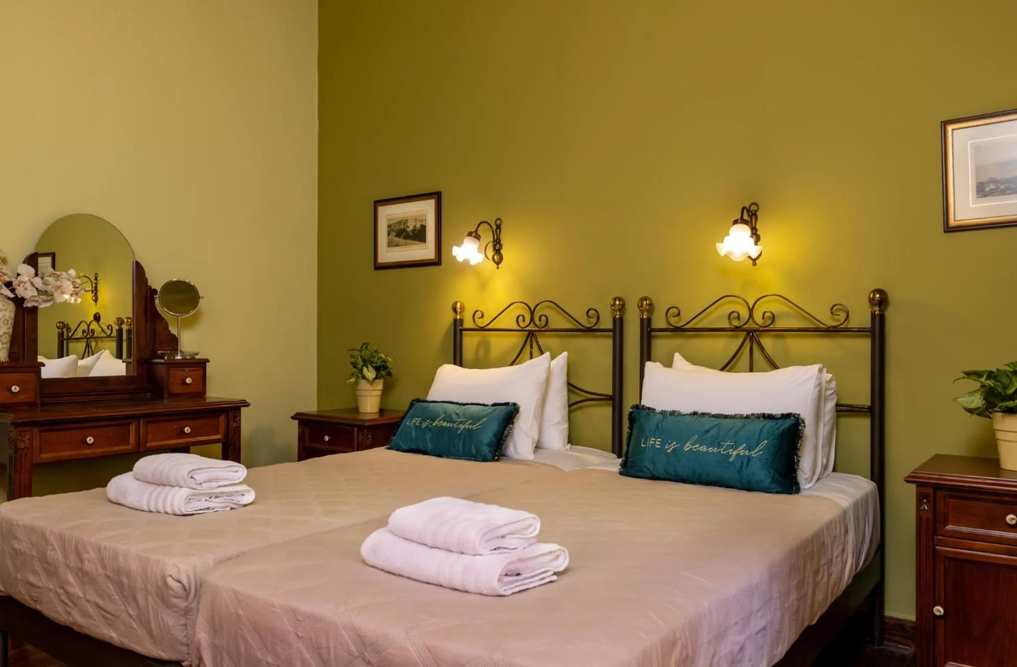 Bedroom, Bed in Vilelmine