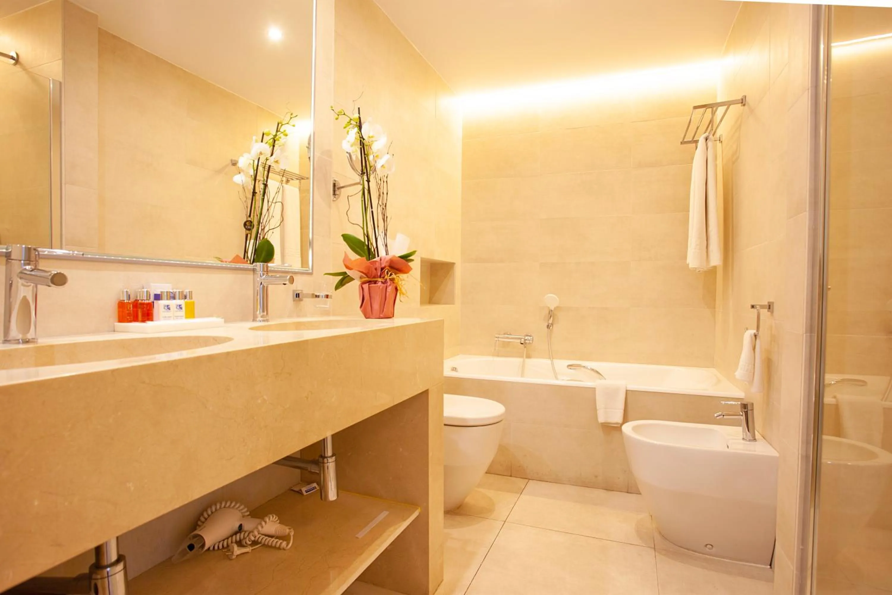 Bathroom in Espahotel Plaza de España