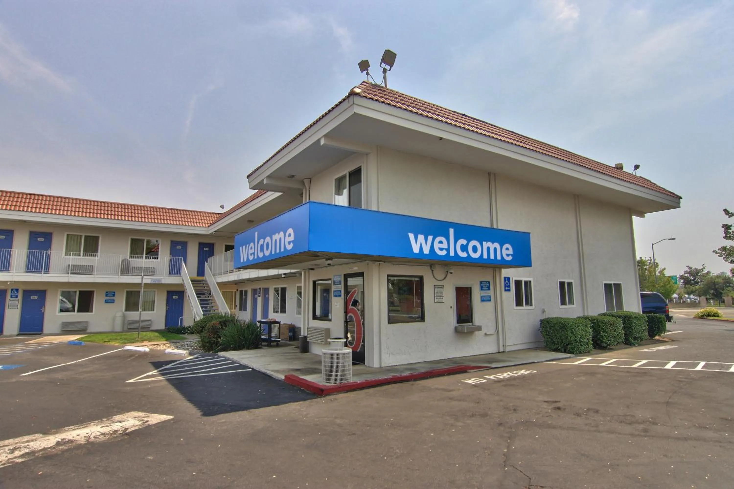 Facade/entrance in Motel 6-Sacramento, CA - North