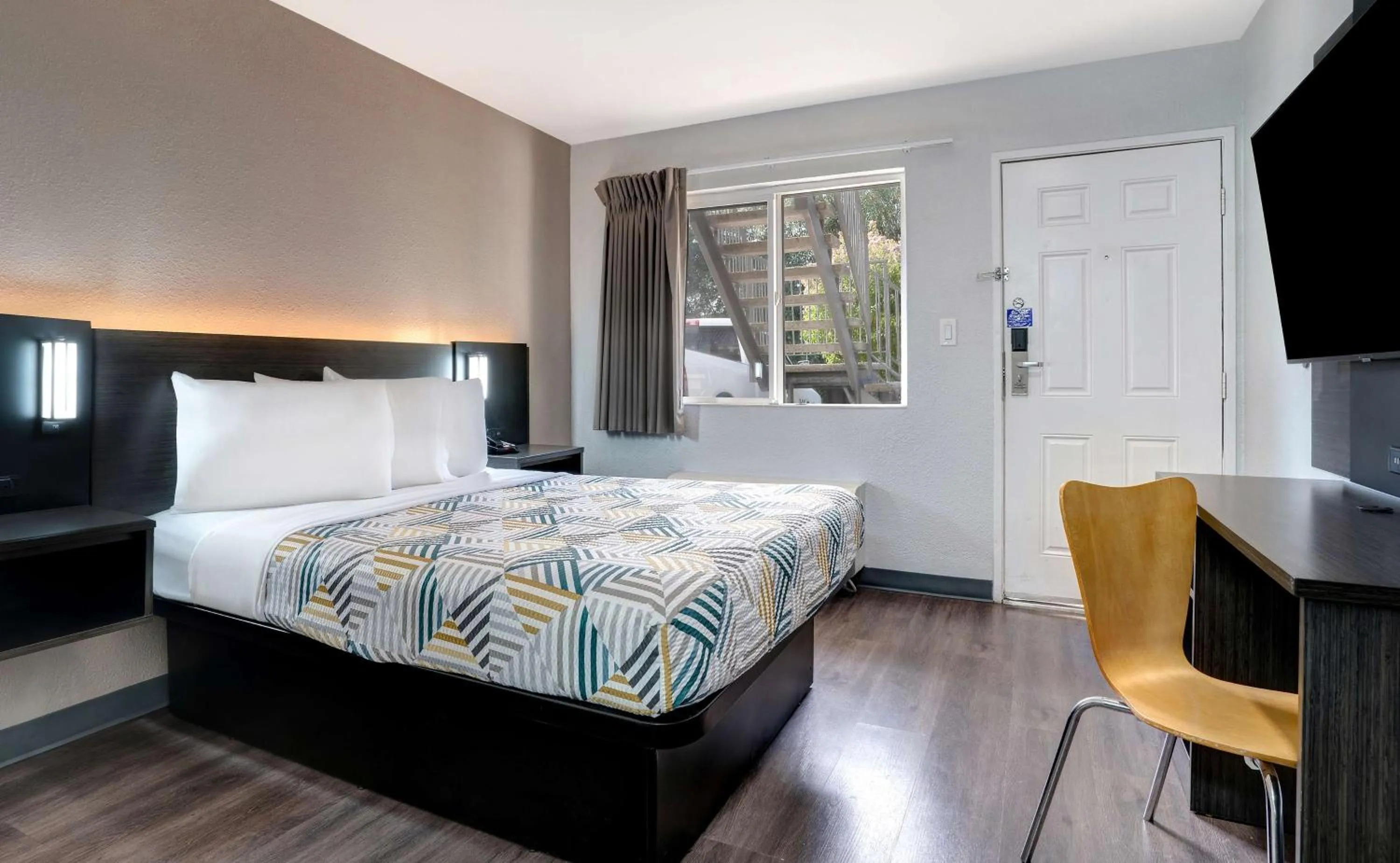 Bedroom, Bed in Motel 6-Sacramento, CA - North