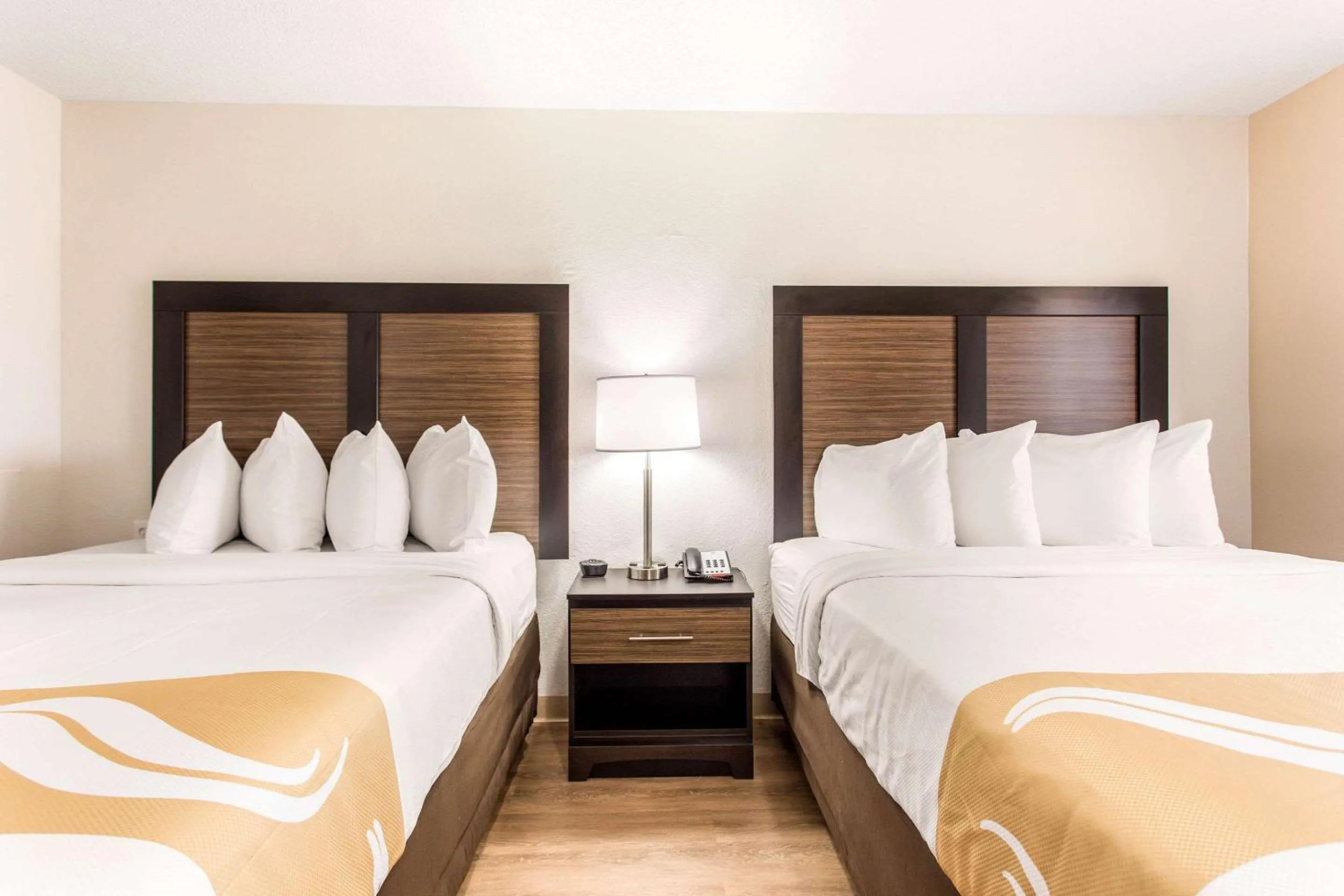 Bedroom, Bed in Quality Inn & Suites Myrtle Beach near Outlets