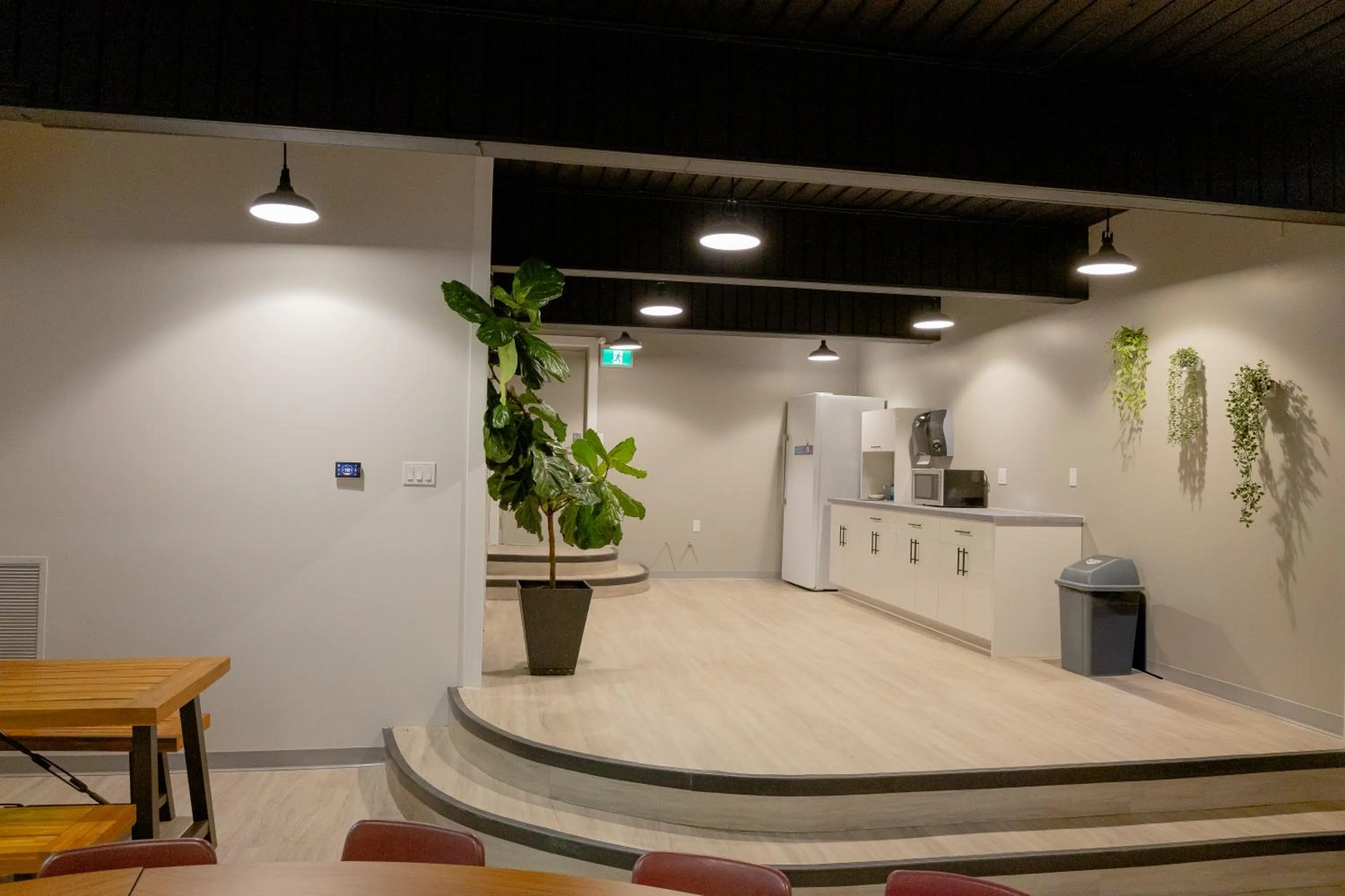 Communal kitchen in Scott's Inn & Suites