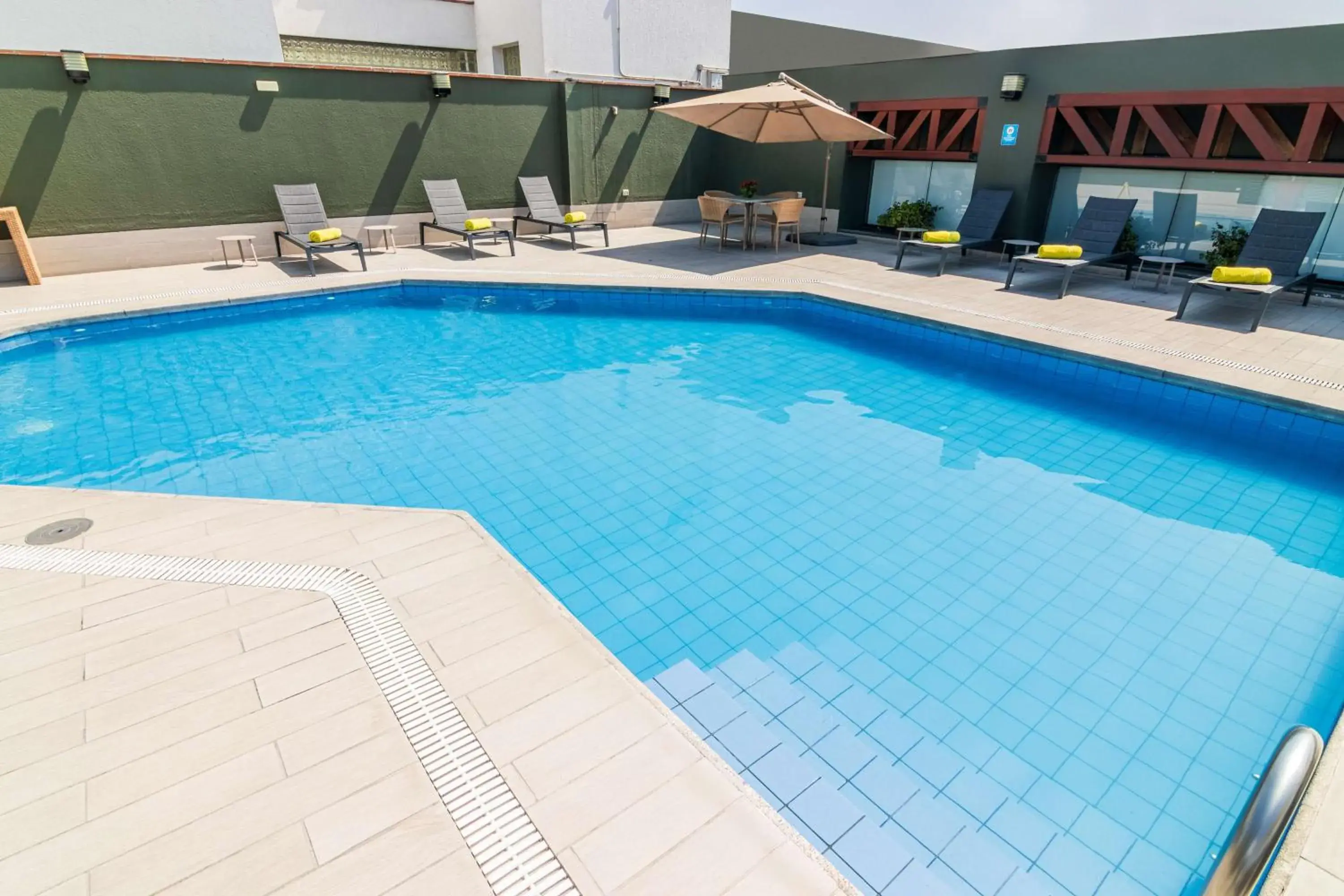 Pool view in Sonesta Hotel El Olivar Pool view in Sonesta Hotel El Olivar