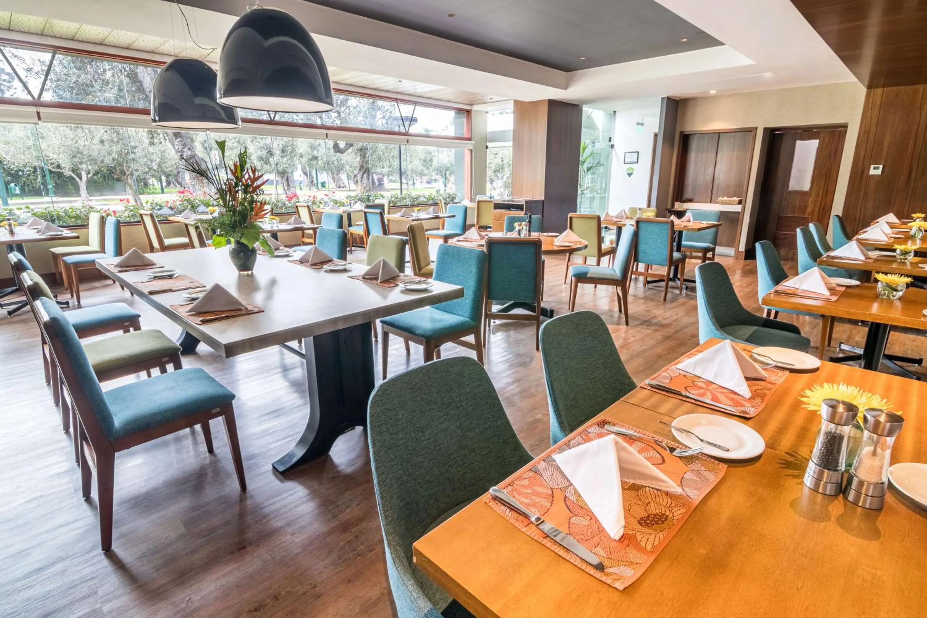 Restaurant/places to eat in Sonesta Hotel El Olivar