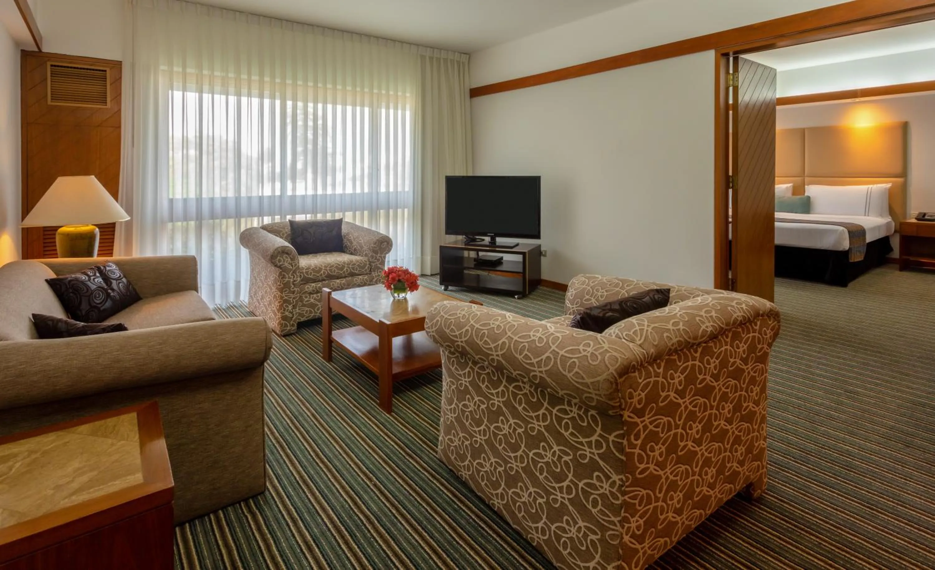 Living room, Bed in Sonesta Hotel El Olivar