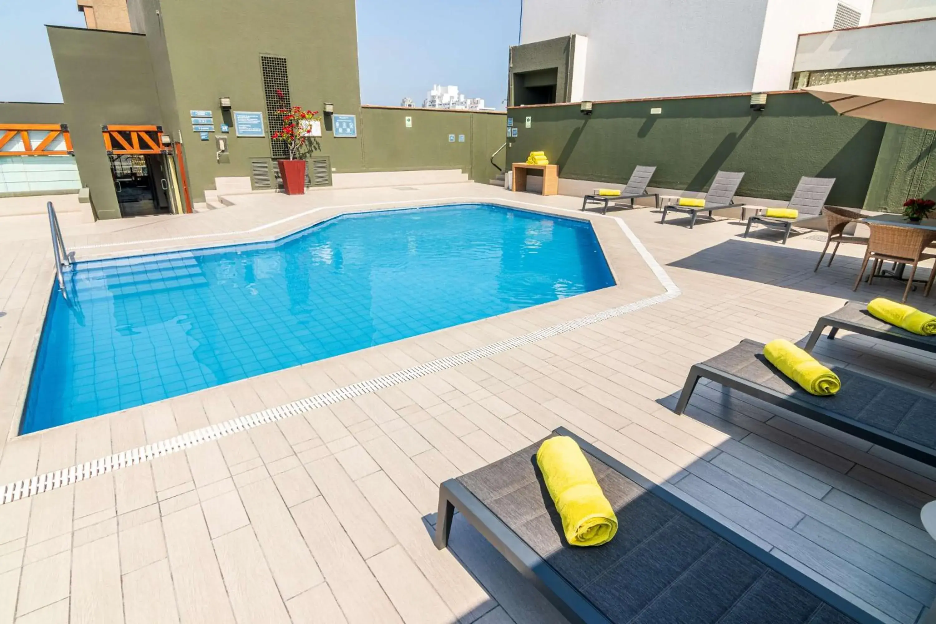 Pool view in Sonesta Hotel El Olivar Pool view in Sonesta Hotel El Olivar