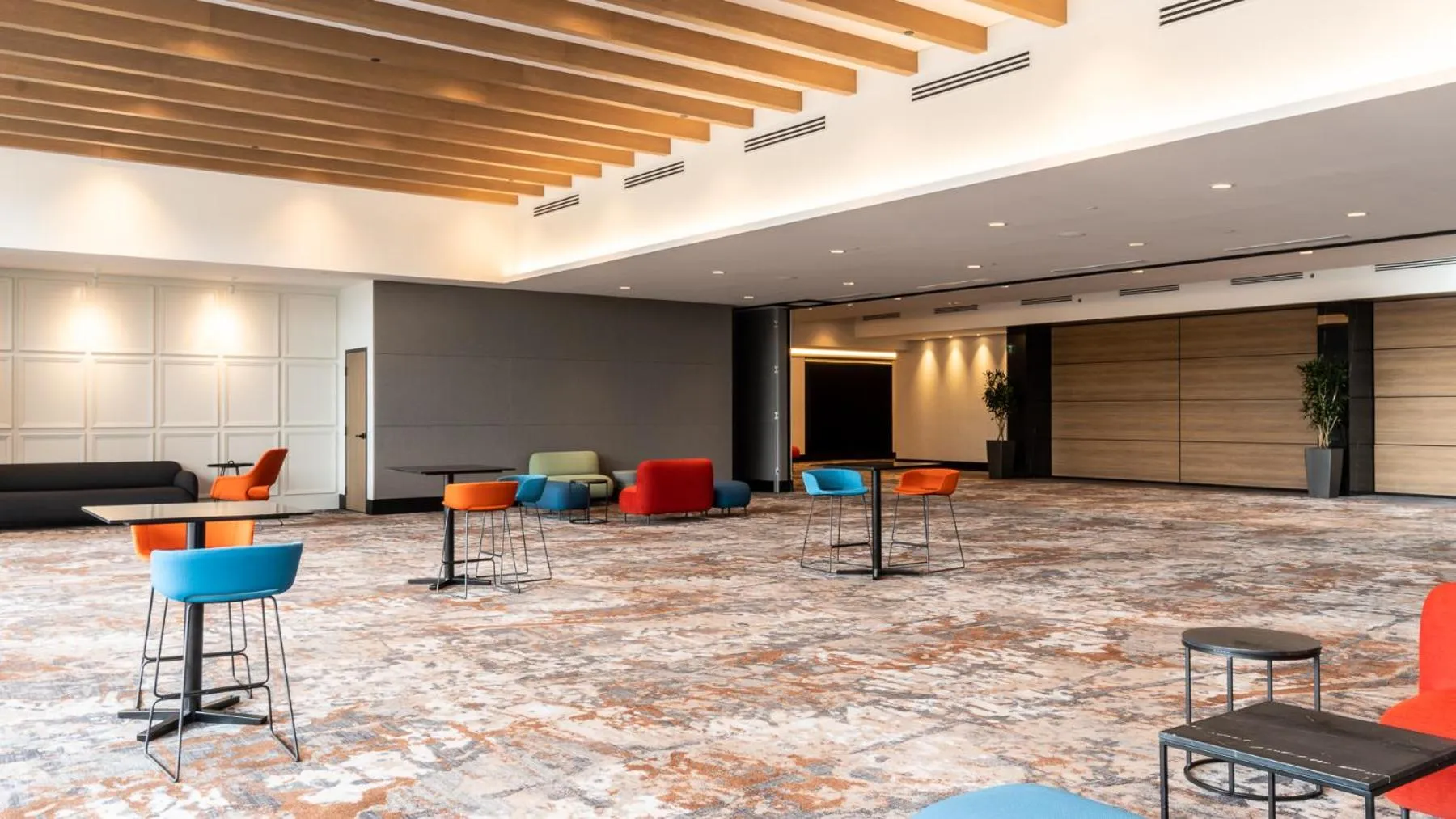 Living room in Sheraton Laval Hotel