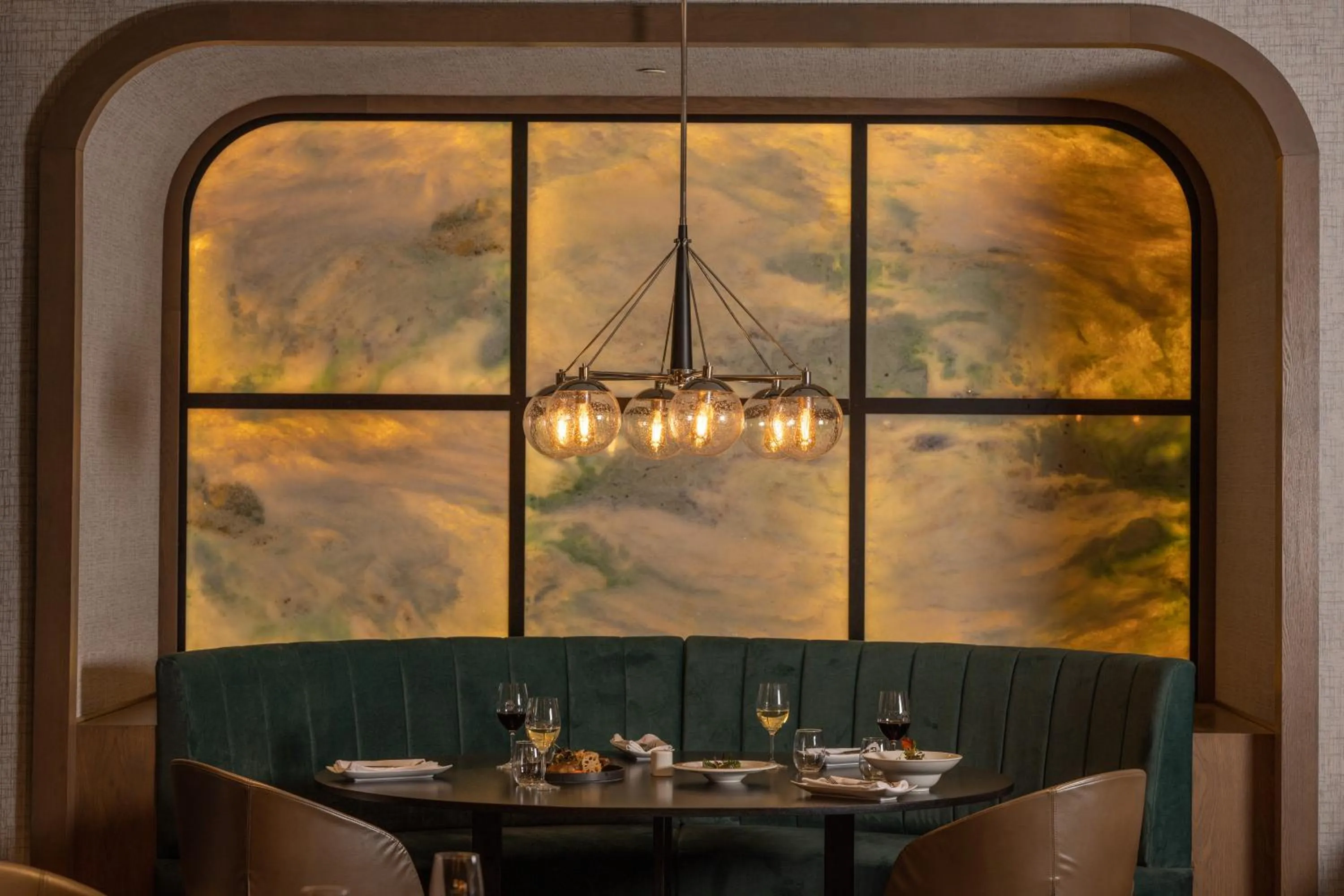 Restaurant/places to eat in Sheraton Laval Hotel