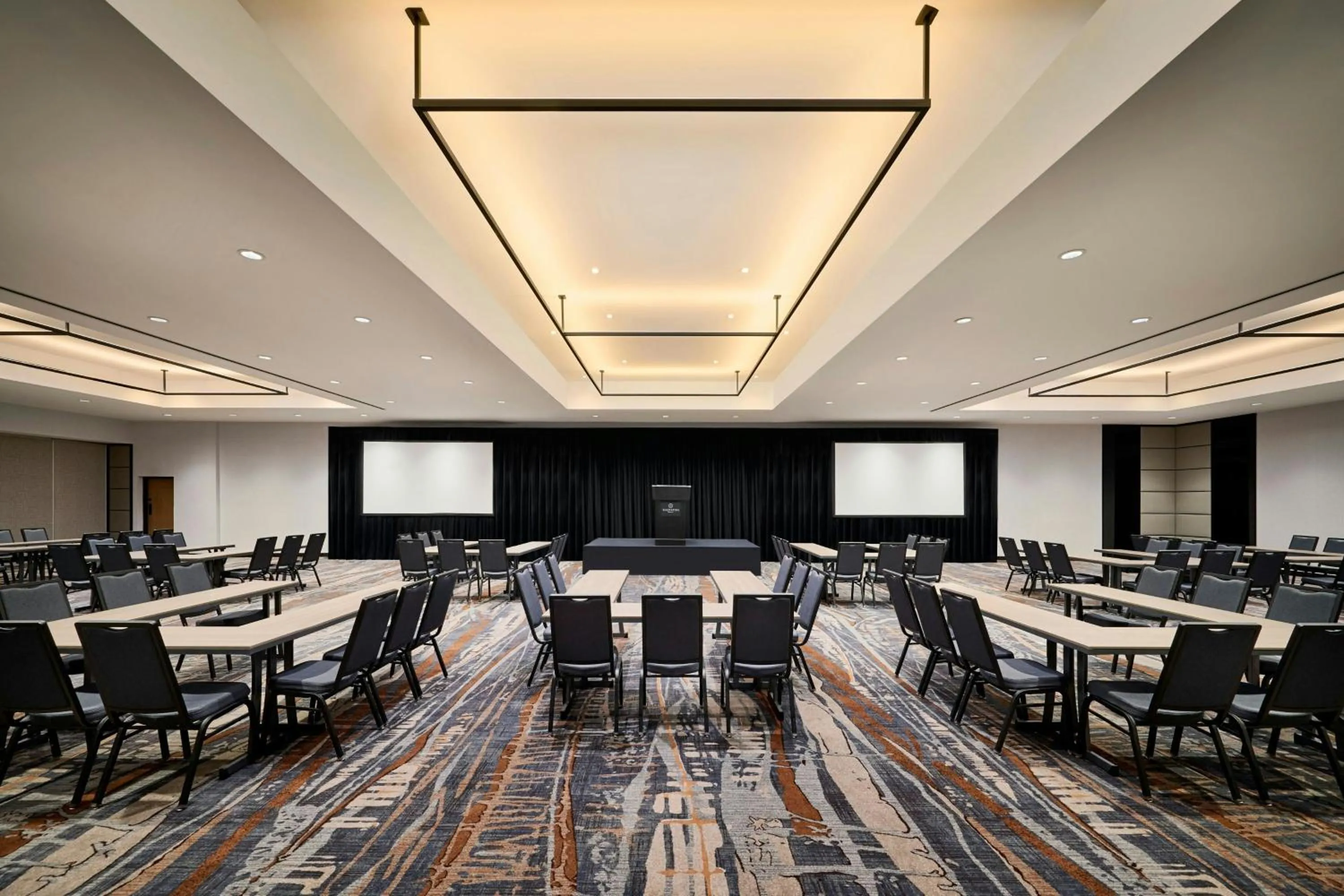 Meeting/conference room in Sheraton Laval Hotel