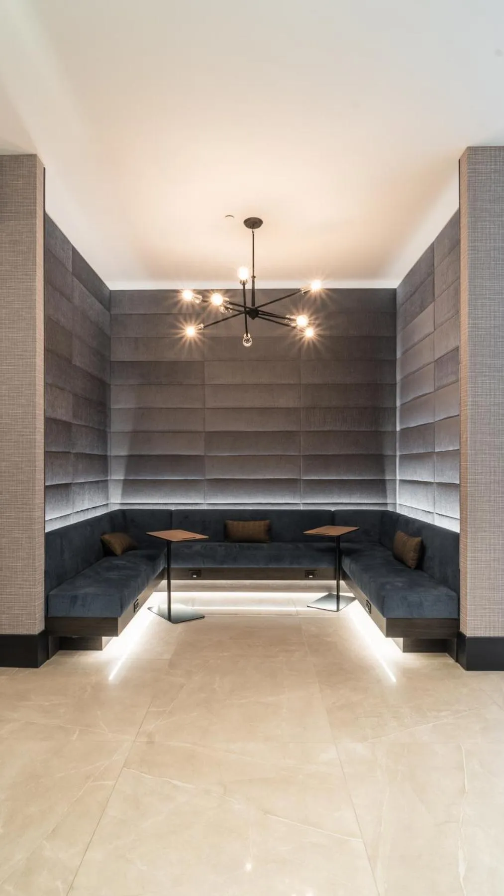 Living room in Sheraton Laval Hotel