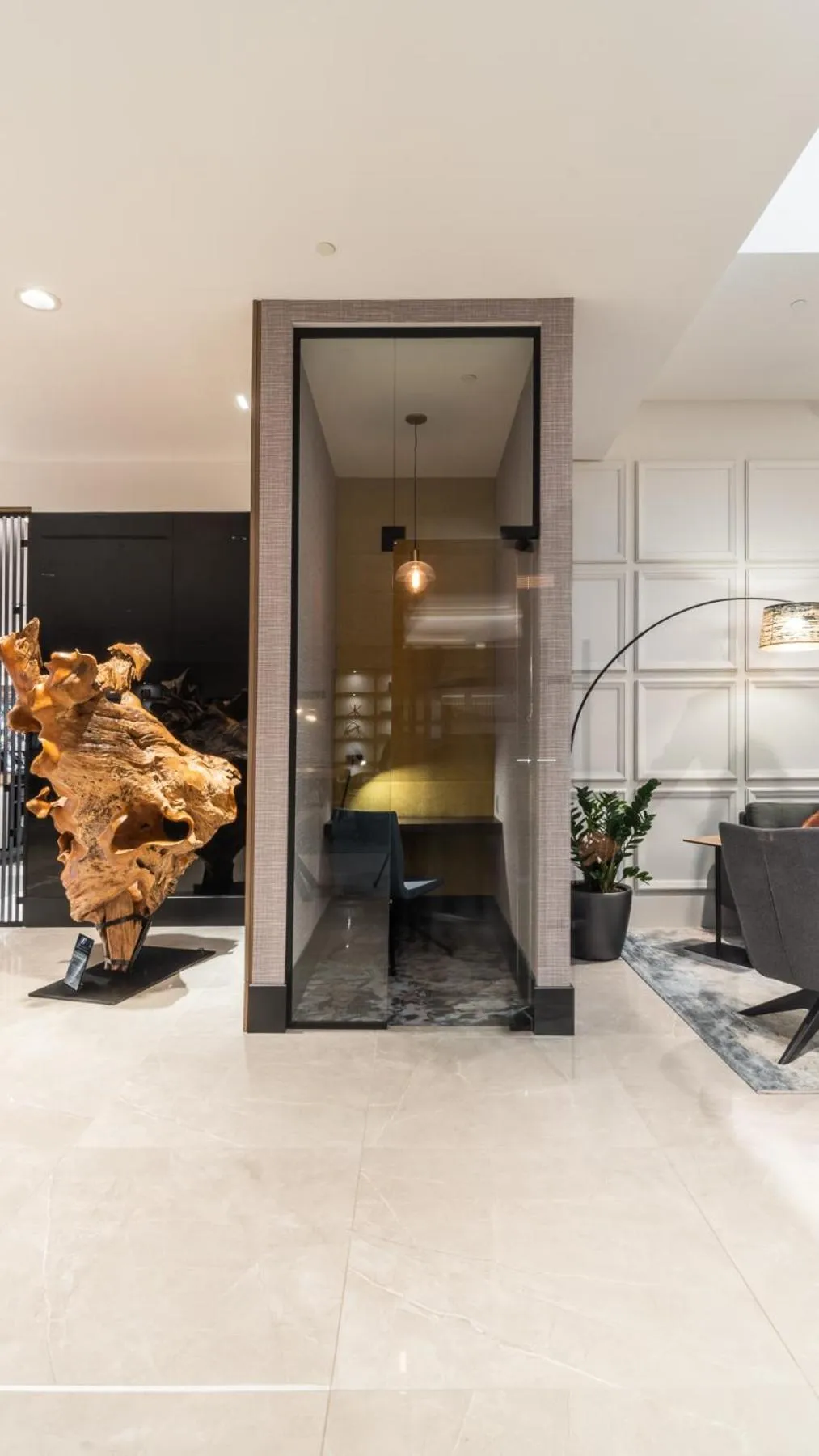 Living room in Sheraton Laval Hotel