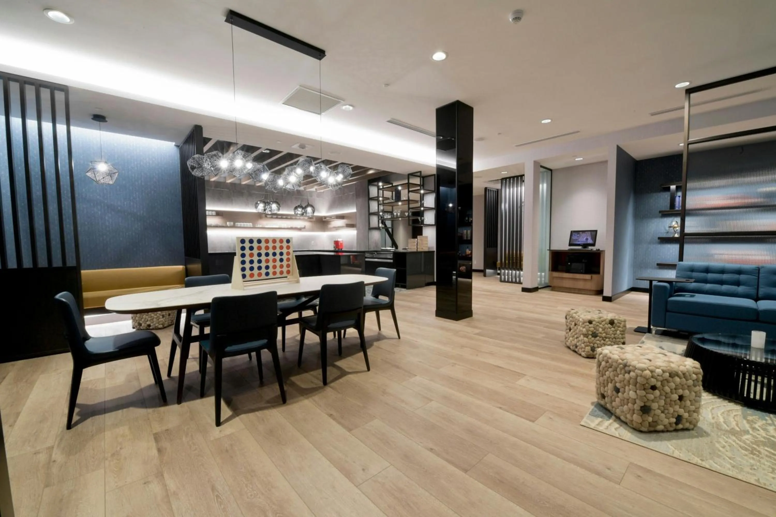 Lounge or bar in Sheraton Laval Hotel