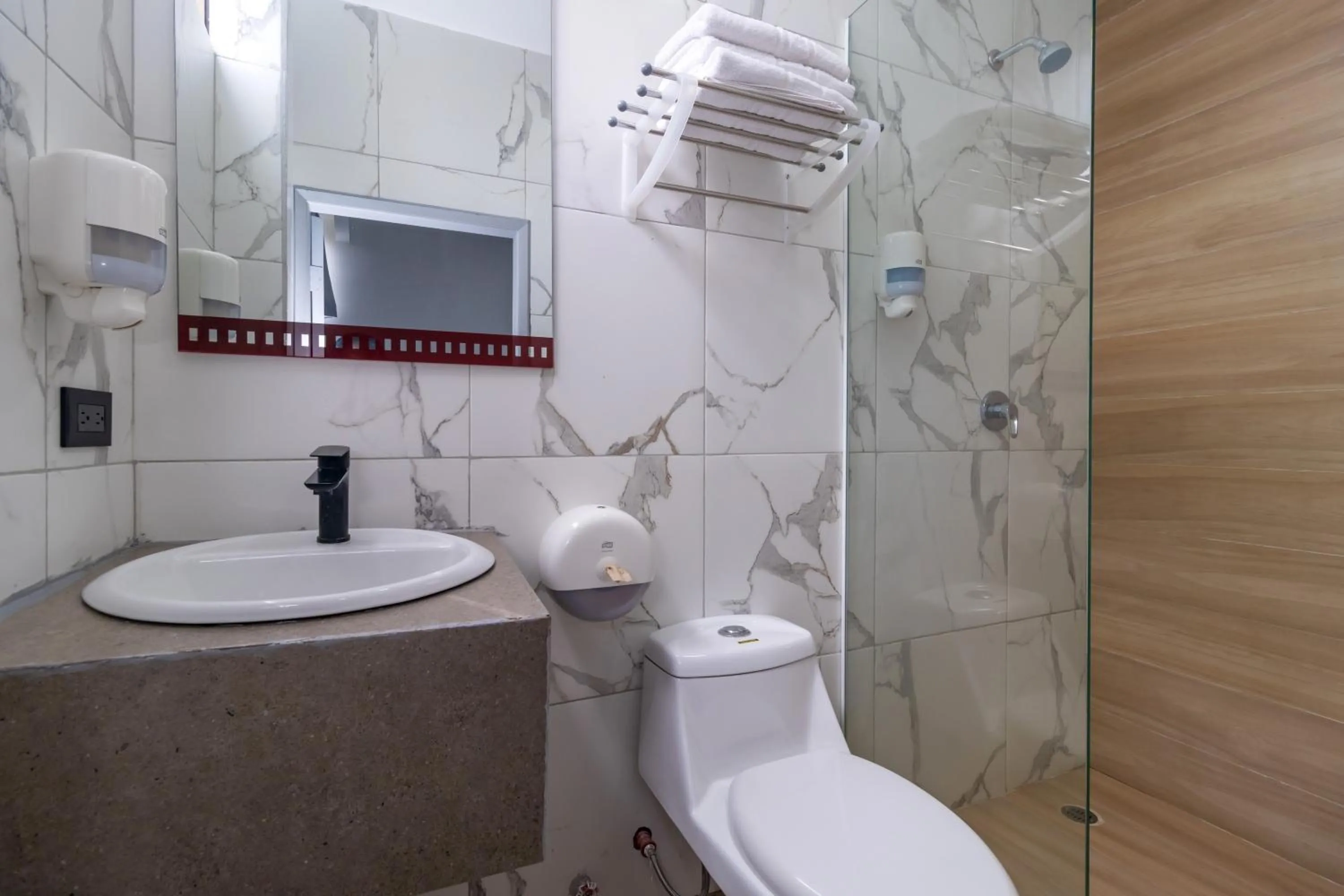 Shower in Hotel Presidente Internacional