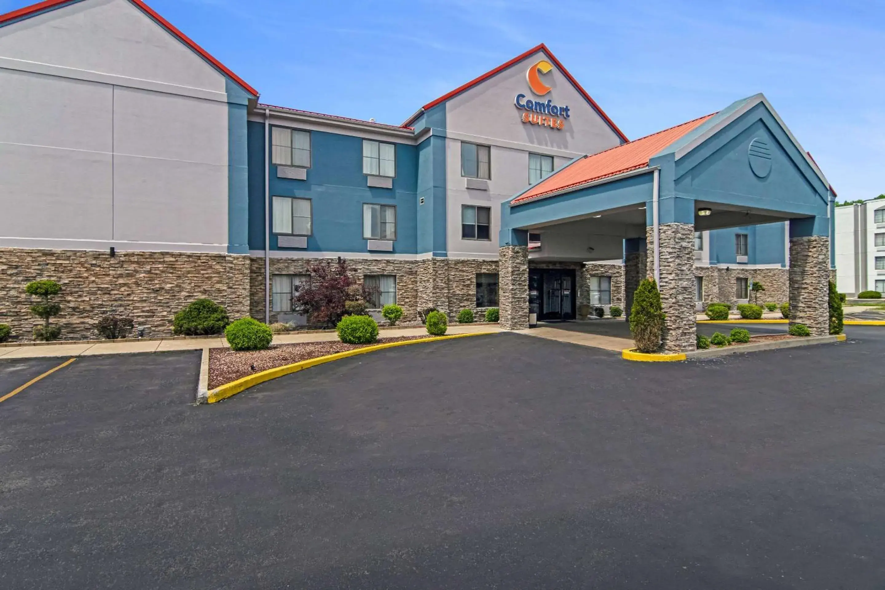 Property building in Comfort Suites near I-80 and I-94 Property building in Comfort Suites near I-80 and I-94