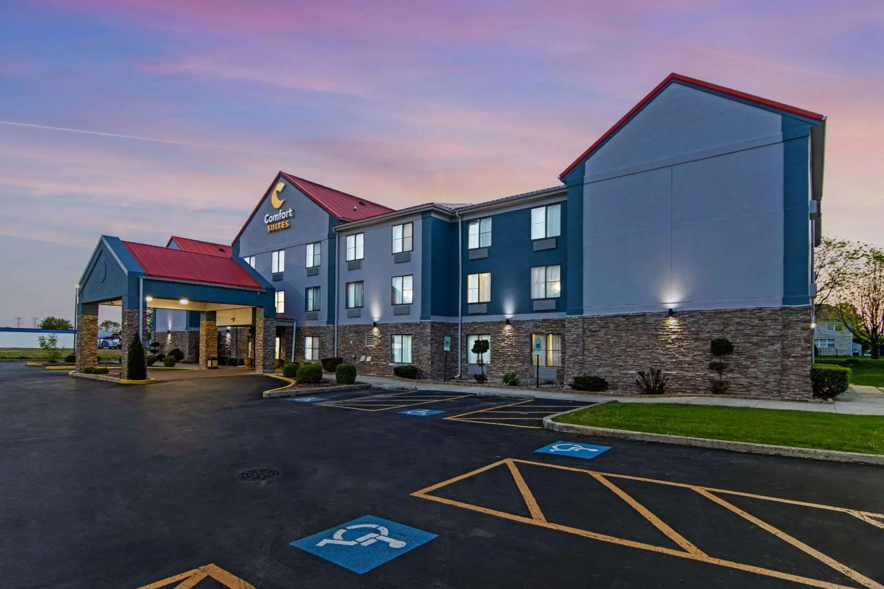 Property building in Comfort Suites near I-80 and I-94 Property building in Comfort Suites near I-80 and I-94