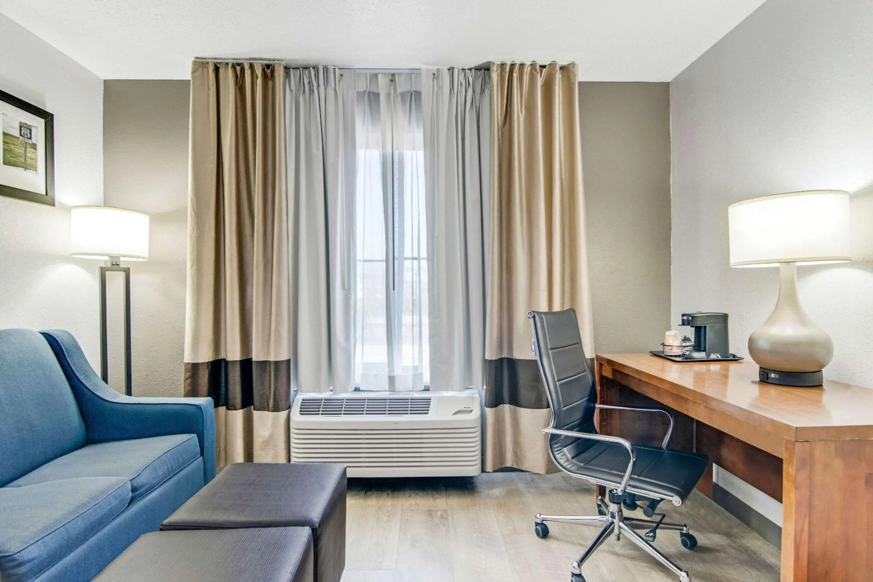 Bedroom in Comfort Suites near I-80 and I-94