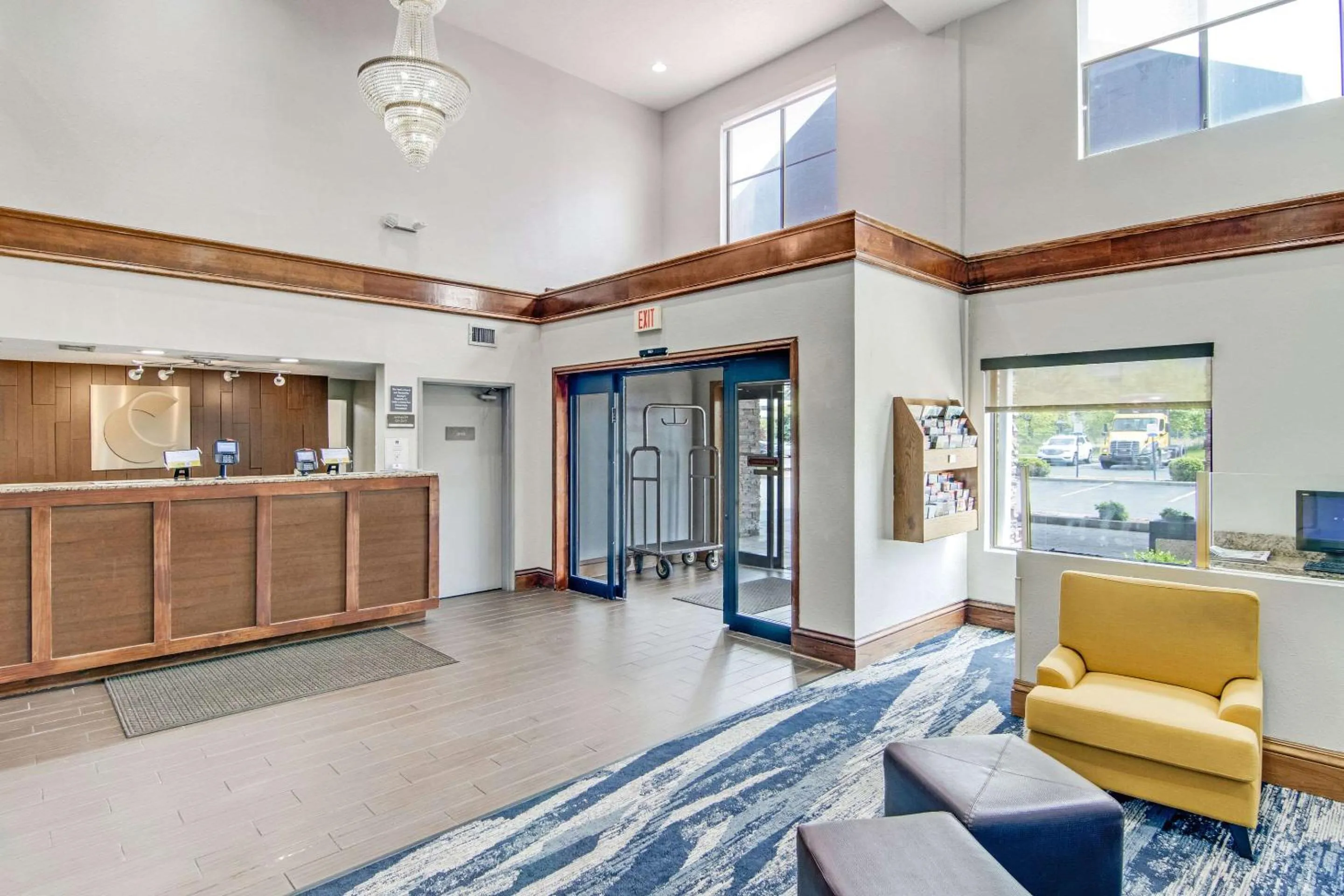 Lobby or reception in Comfort Suites near I-80 and I-94