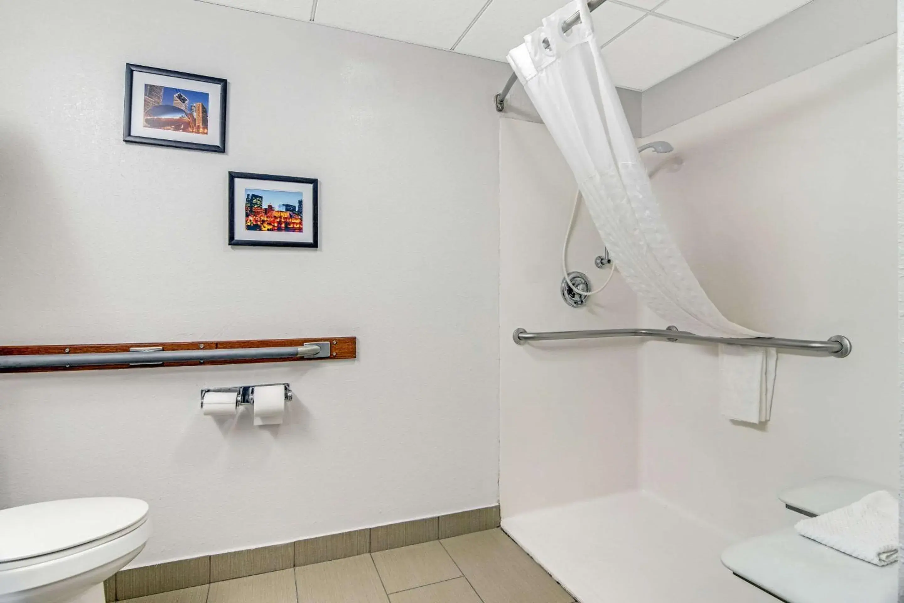 Bedroom in Comfort Suites near I-80 and I-94 Bedroom in Comfort Suites near I-80 and I-94