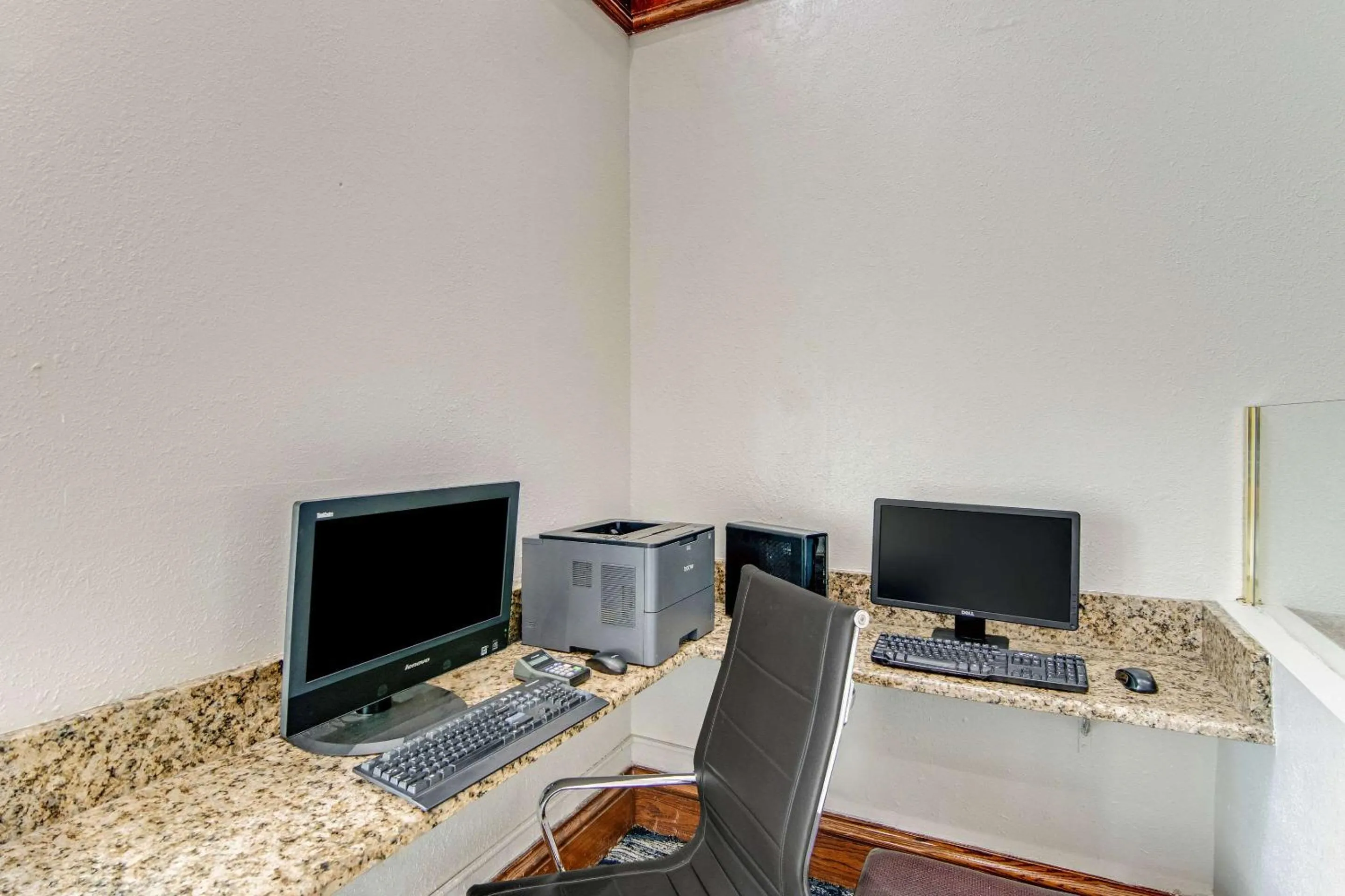 Business facilities in Comfort Suites near I-80 and I-94