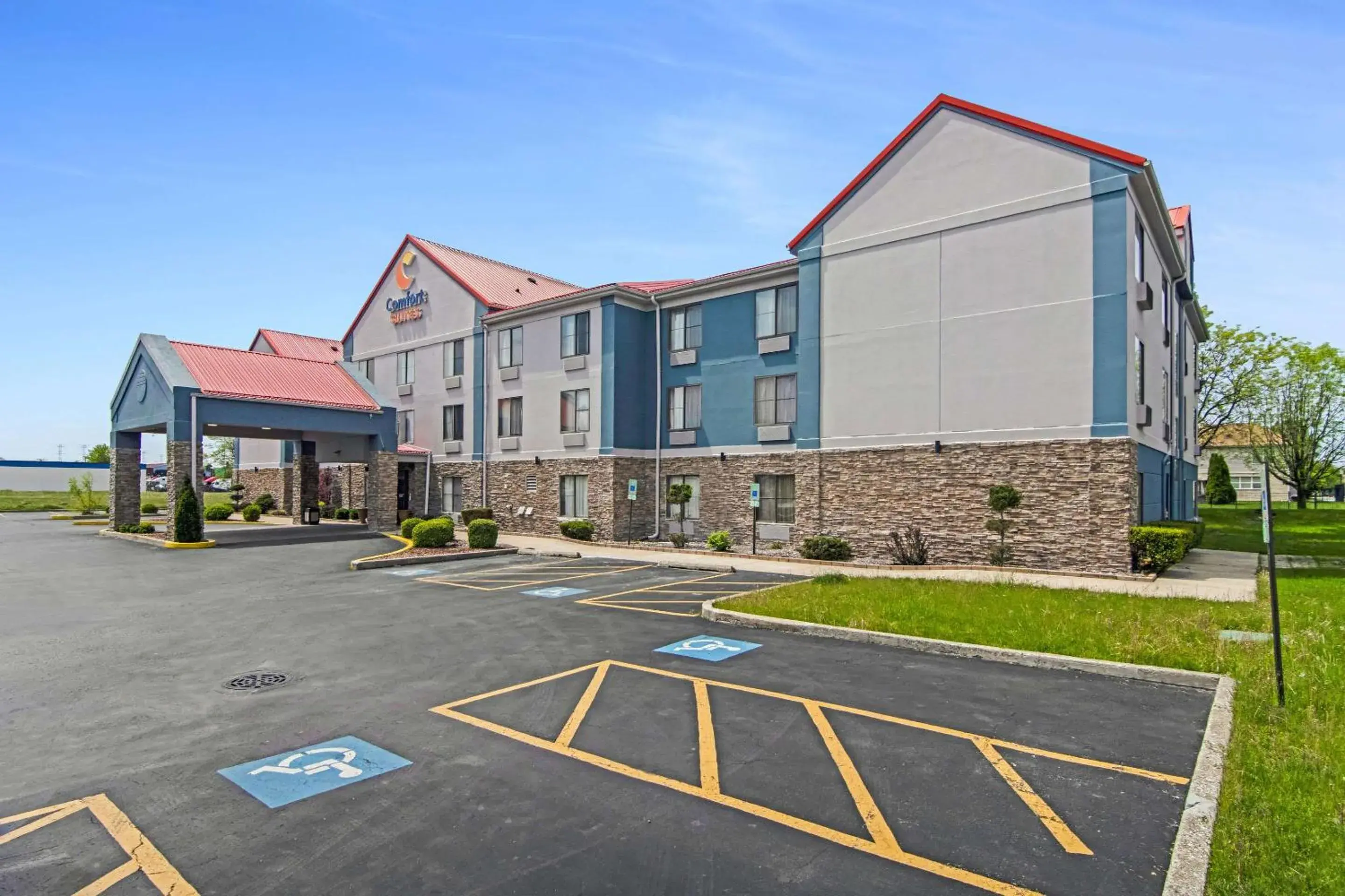 Property building in Comfort Suites near I-80 and I-94 Property building in Comfort Suites near I-80 and I-94