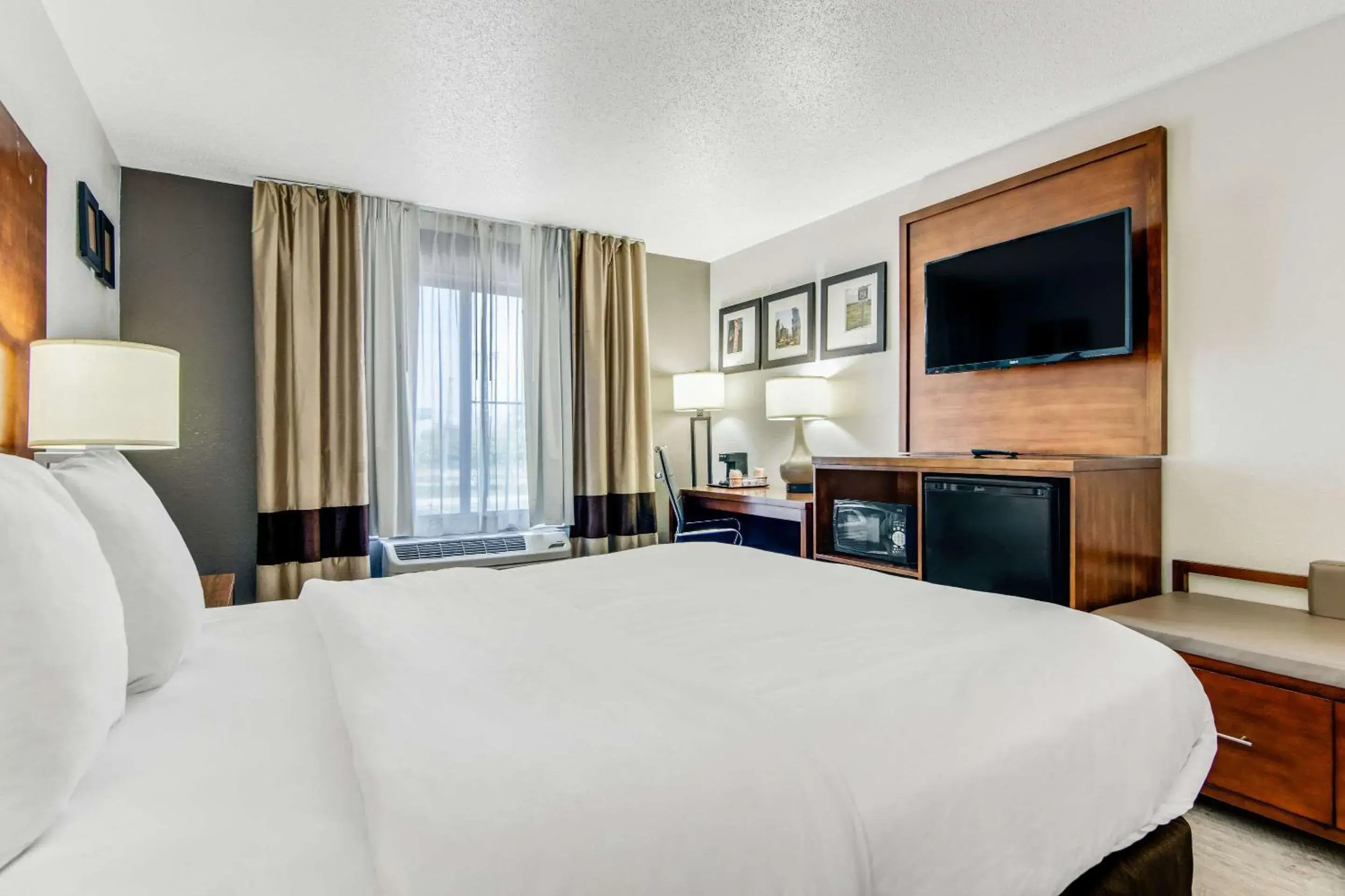 Bedroom, Bed in Comfort Suites near I-80 and I-94 Bedroom, Bed in Comfort Suites near I-80 and I-94