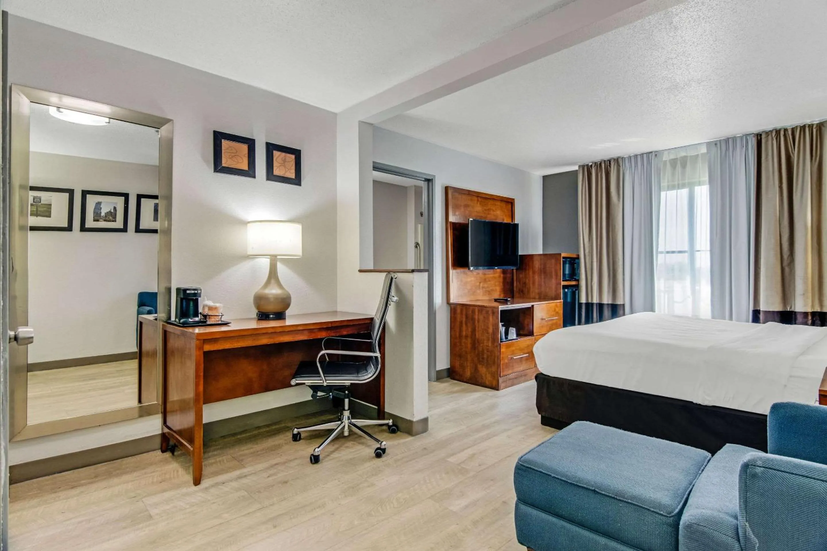 Bedroom, Bed in Comfort Suites near I-80 and I-94