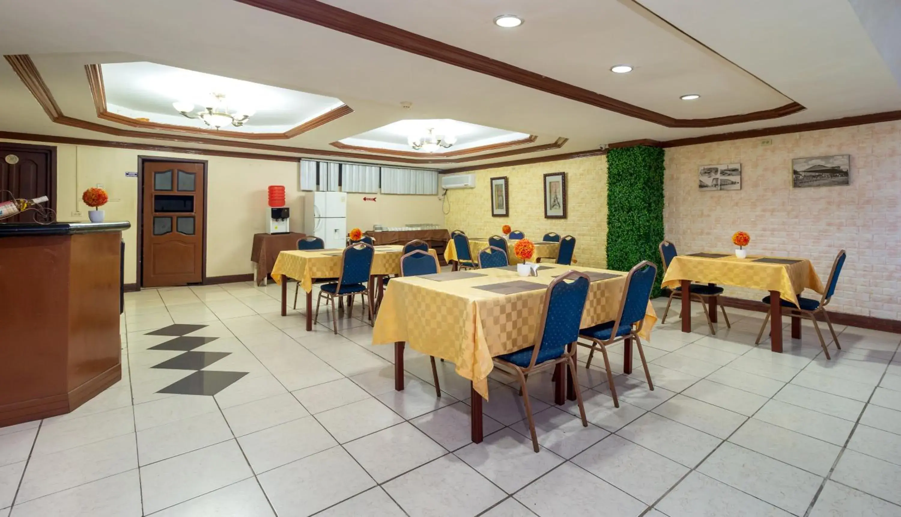 Restaurant/places to eat in Hotel Malecon Inn Restaurant/places to eat in Hotel Malecon Inn