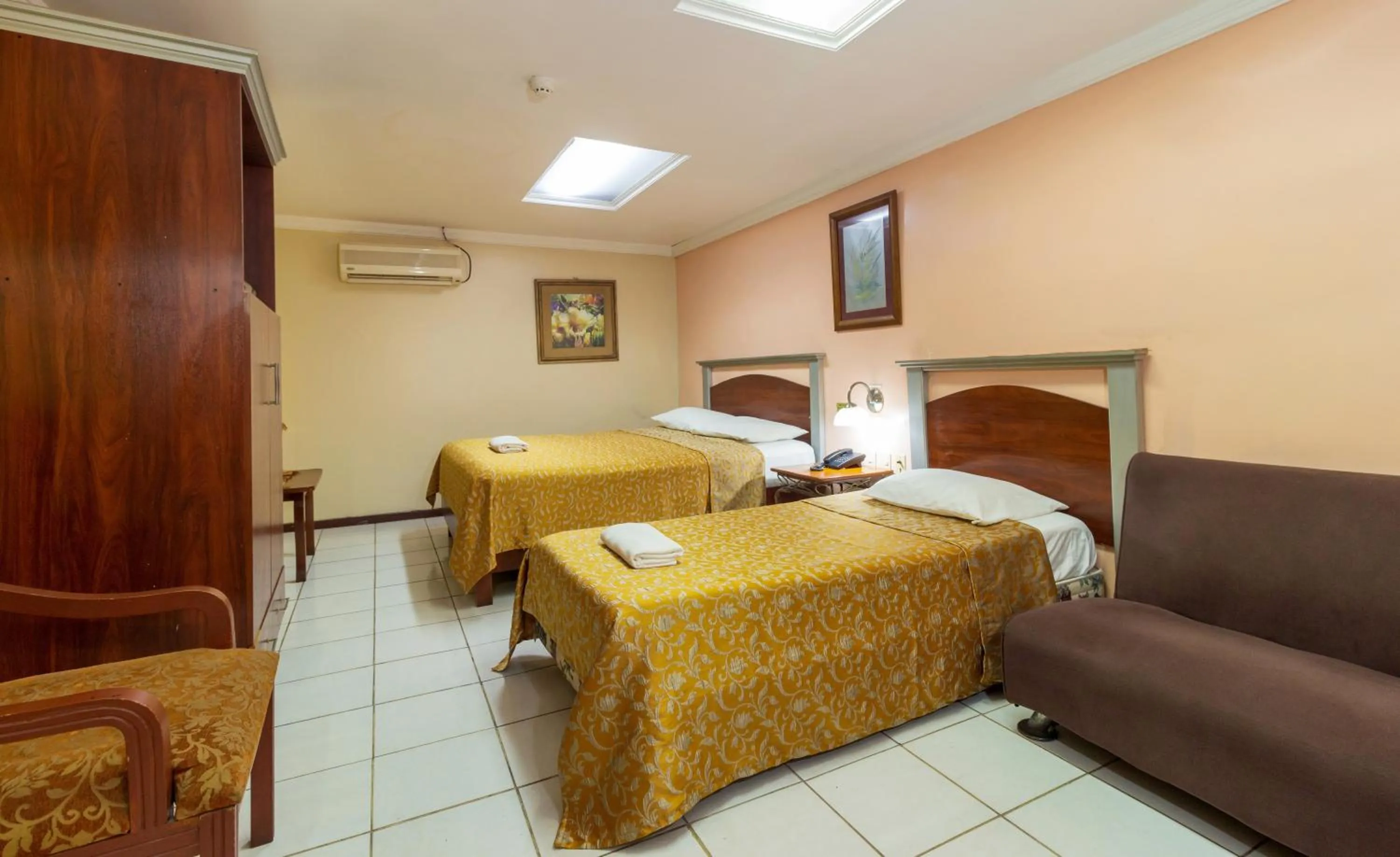 Bed in Hotel Malecon Inn