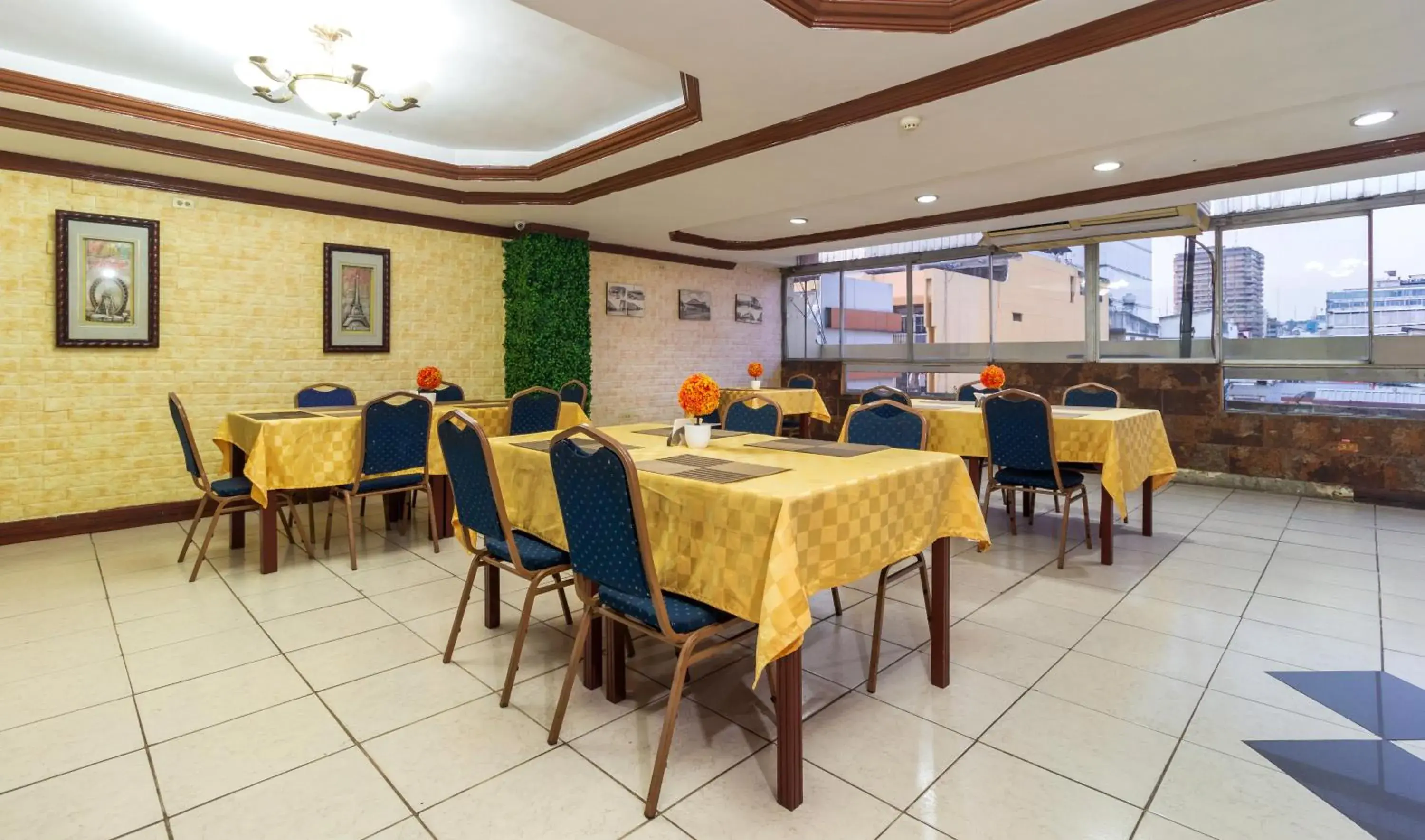 Restaurant/places to eat in Hotel Malecon Inn Restaurant/places to eat in Hotel Malecon Inn
