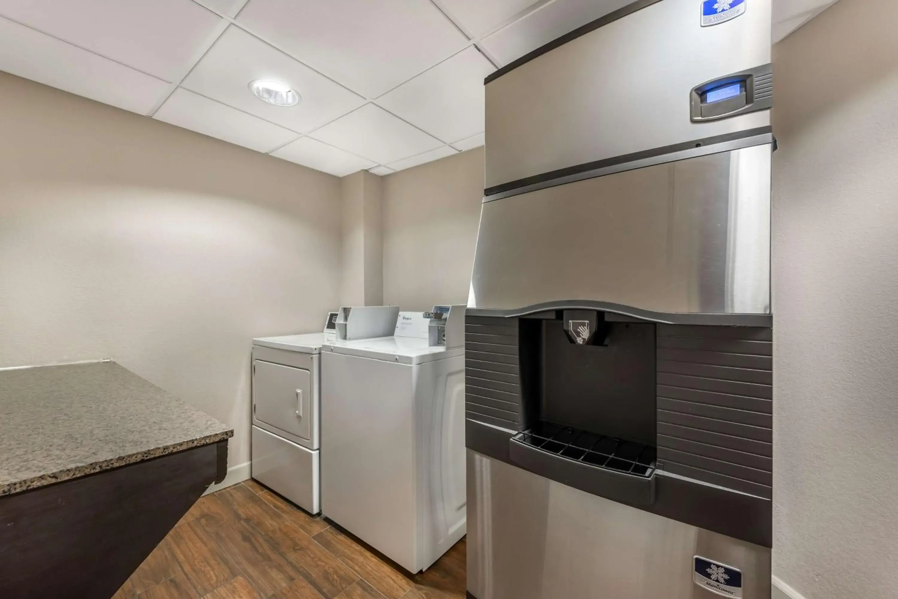 Property building in Best Western Plus Peak Vista Inn & Suites Property building in Best Western Plus Peak Vista Inn & Suites