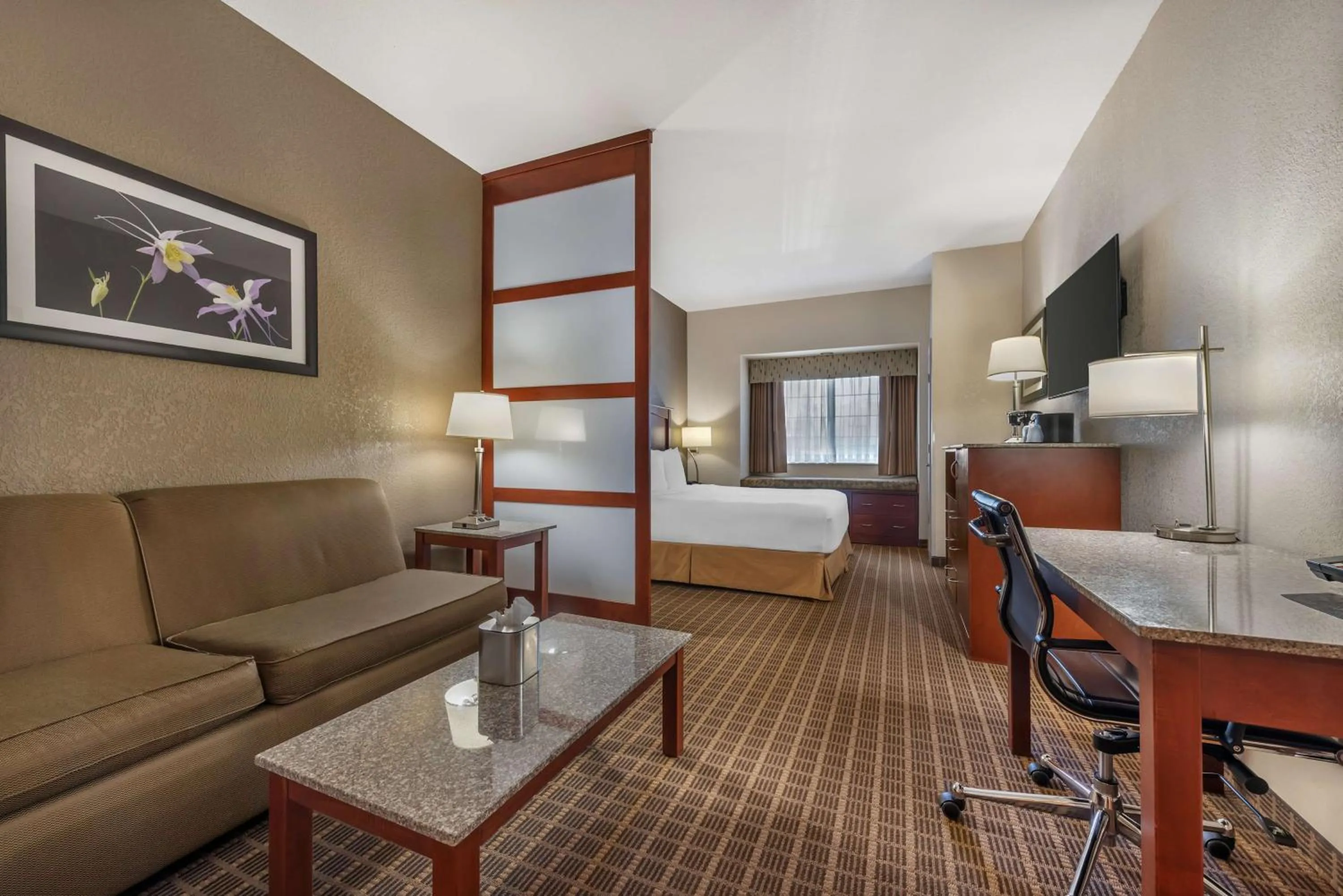 Bedroom in Best Western Plus Peak Vista Inn & Suites