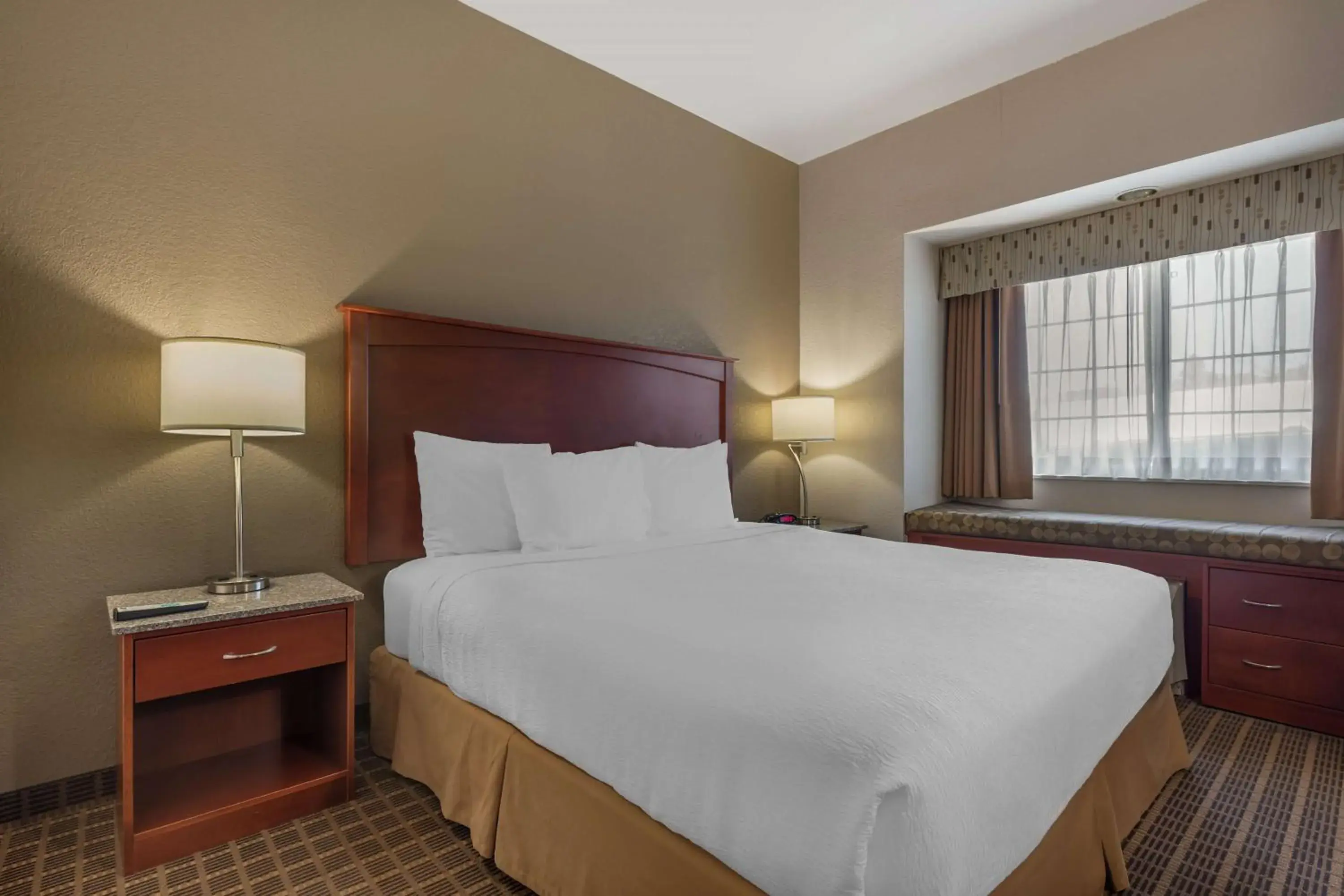 Bedroom, Bed in Best Western Plus Peak Vista Inn & Suites Bedroom, Bed in Best Western Plus Peak Vista Inn & Suites