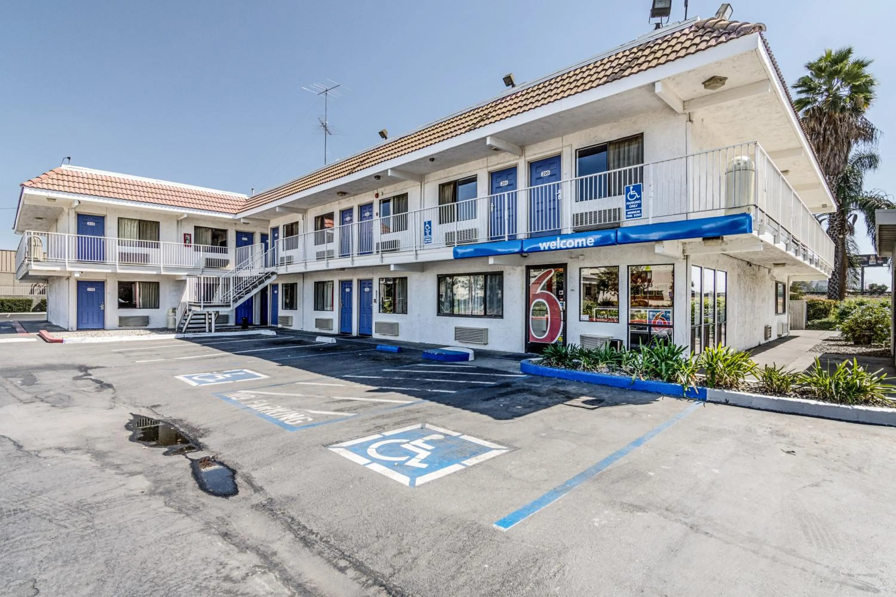 Facade/entrance, Property Building in Motel 6-Modesto, CA