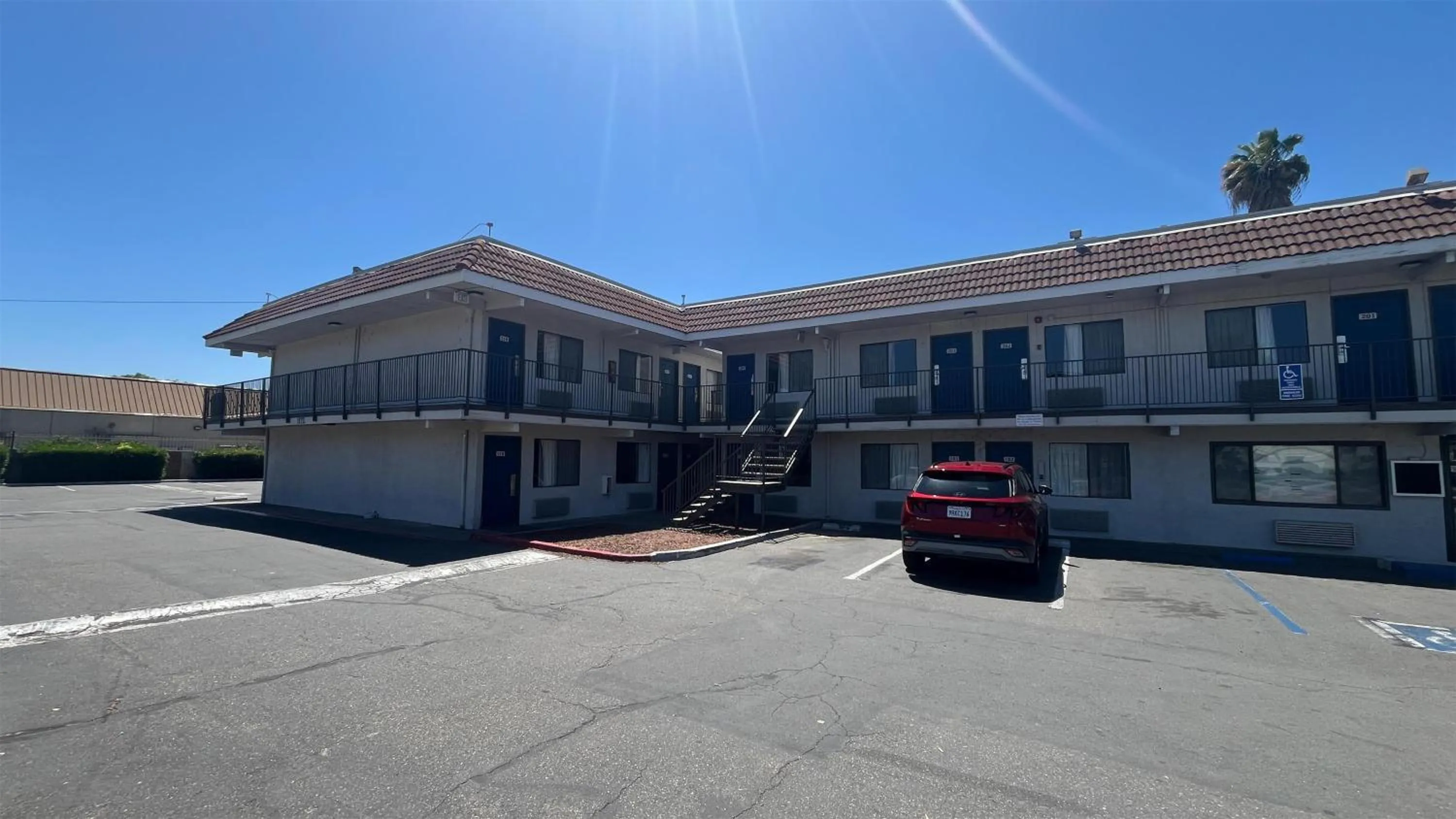 Property building in Motel 6 Modesto, CA