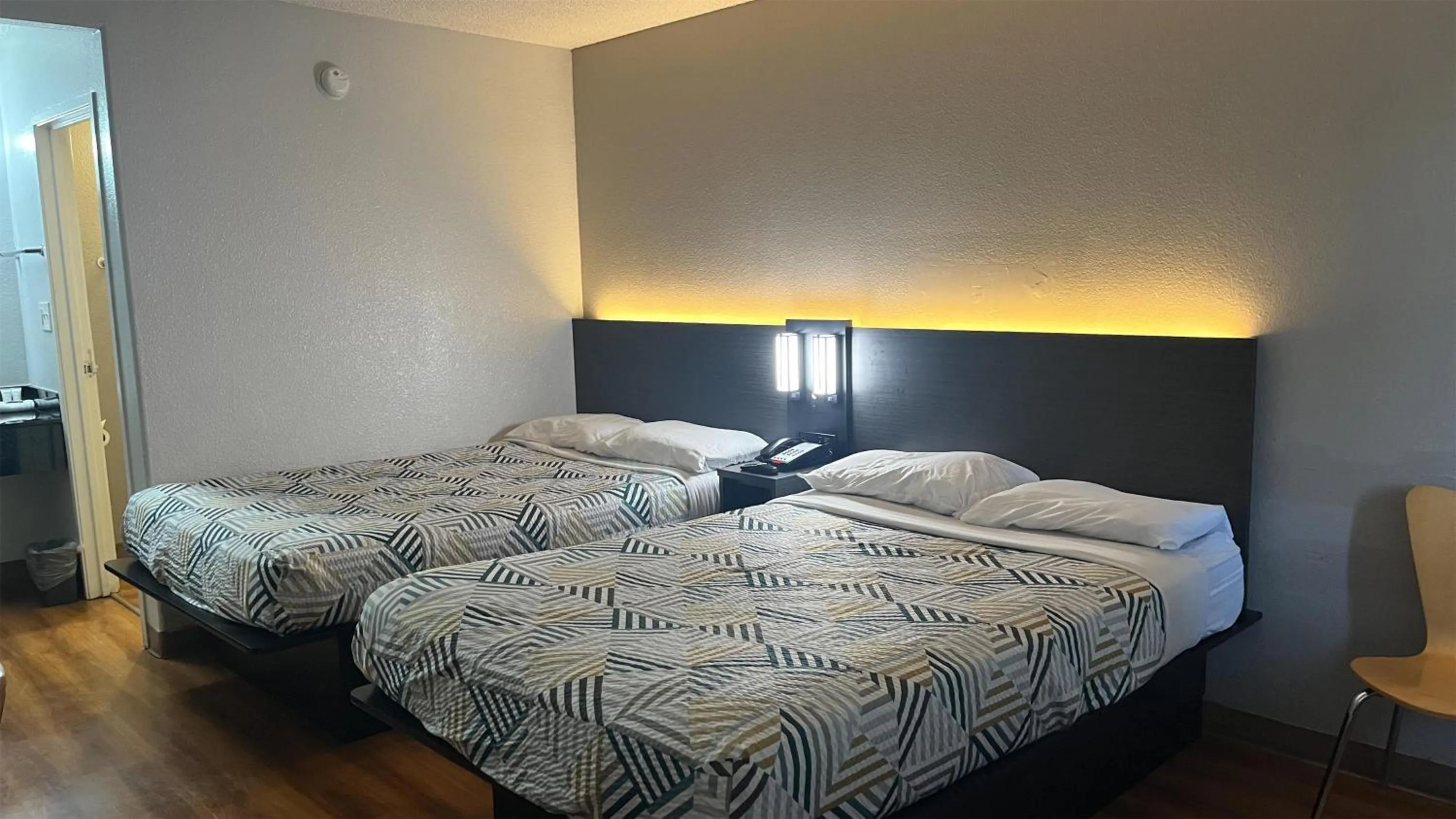 Bedroom, Bed in Motel 6 Modesto, CA