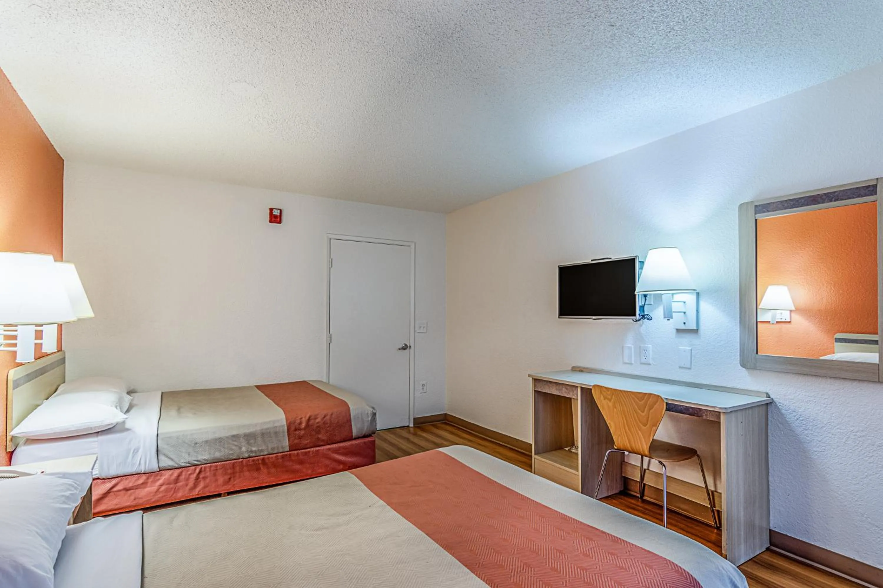 Bedroom, TV/Entertainment Center in Motel 6-Modesto, CA