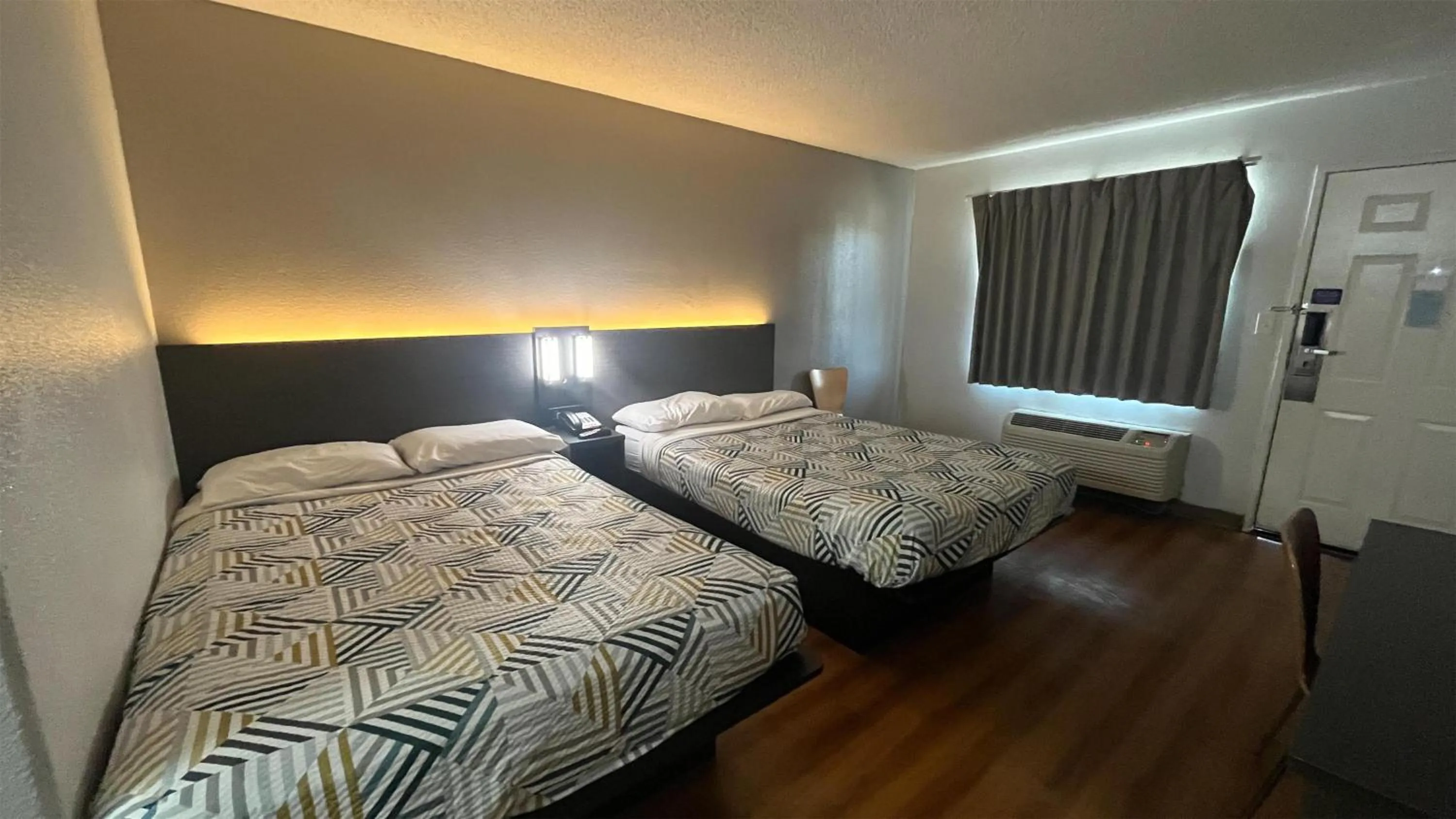 Bedroom, Bed in Motel 6 Modesto, CA