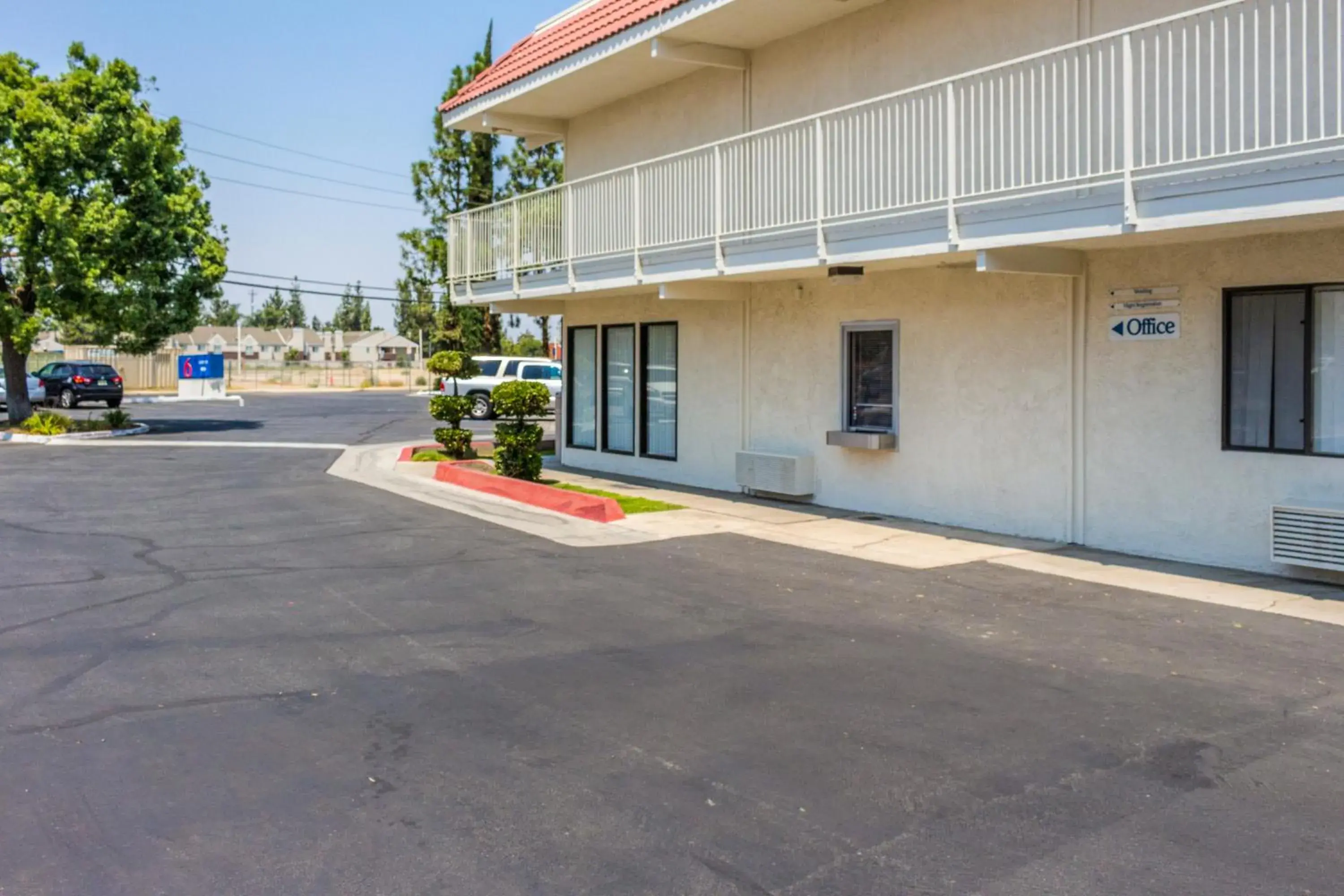 Property building in Motel 6 Bakersfield, CA - Convention Center Property building in Motel 6 Bakersfield, CA - Convention Center