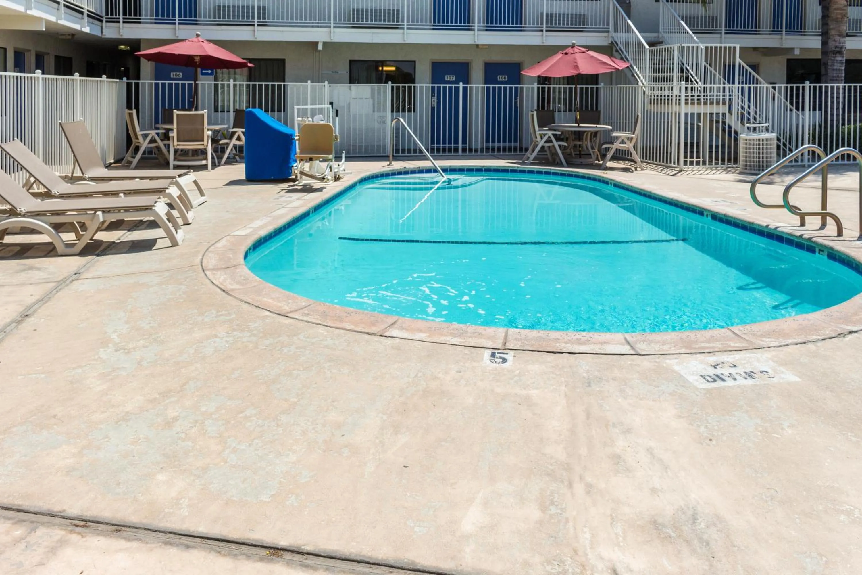 Pool view in Motel 6 Bakersfield, CA - Convention Center