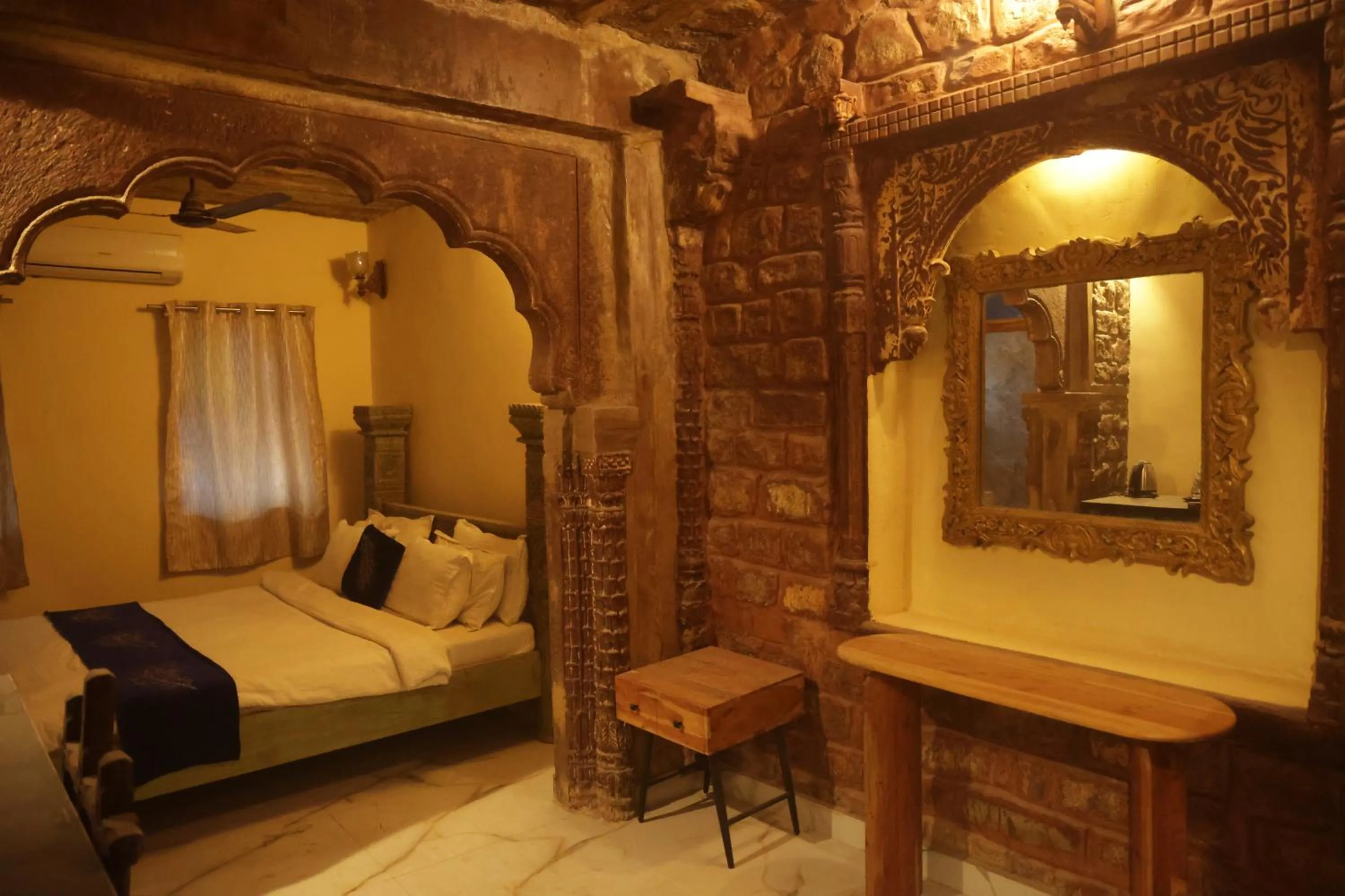Queen Suite in JHANKAR Haveli